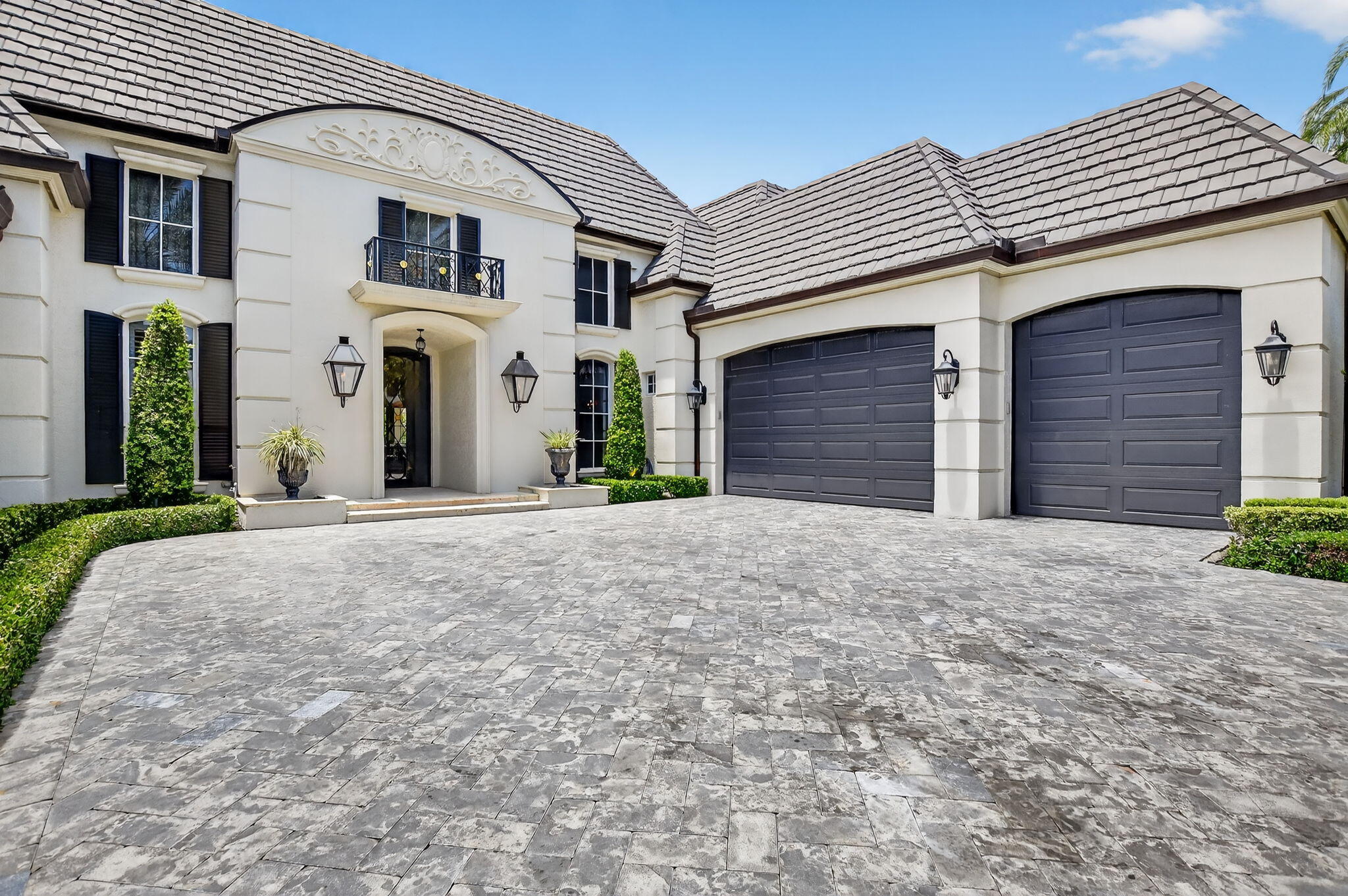 ROYAL PALM YACHT & COUNTRY CLUB - Residential