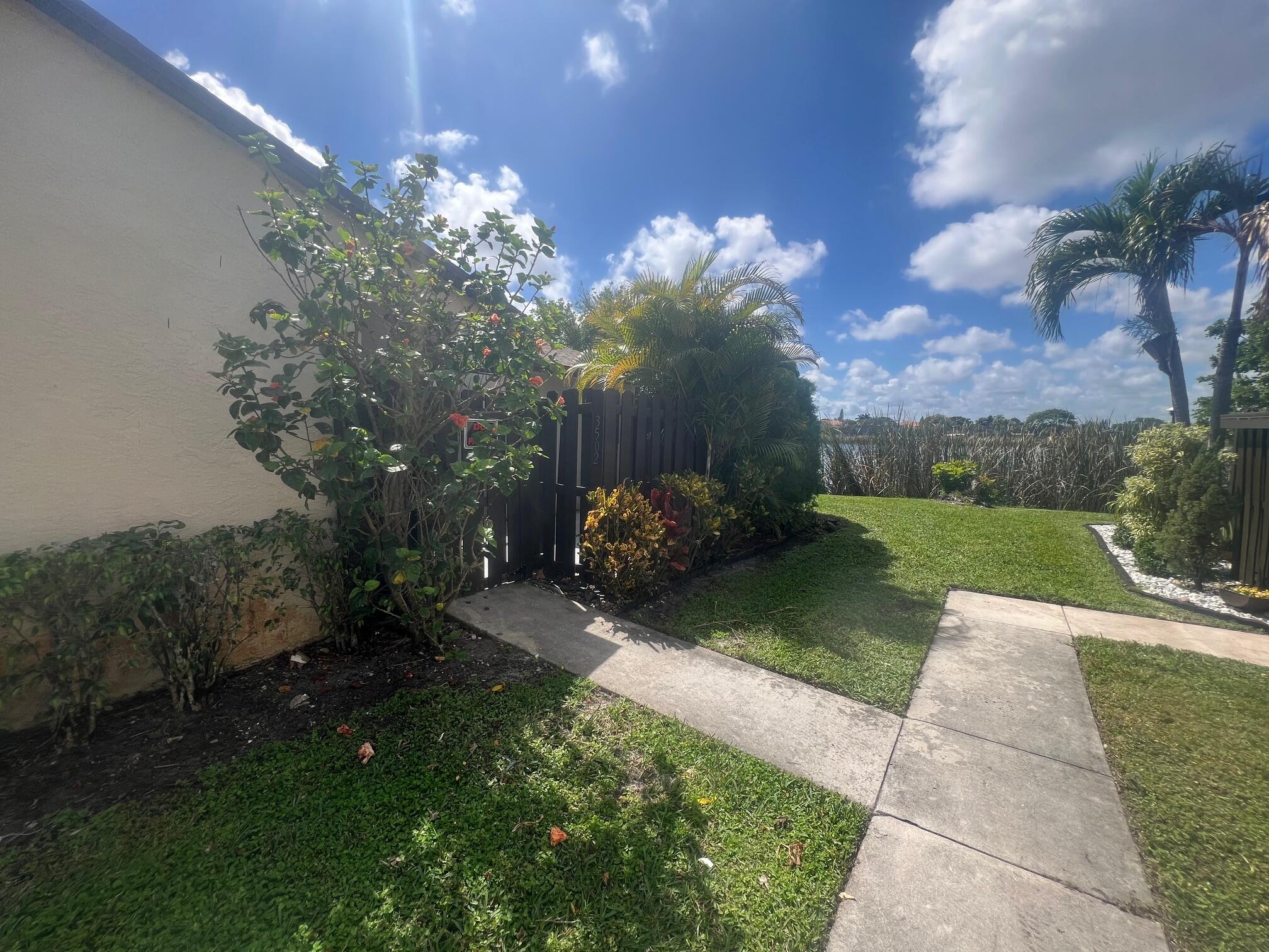 Newly Renovated 2/2 Townhome with All New Kitchen, Bathrooms, and Appliances. In_unit Washer/Dryer. Lovely Expansive Lakefront Views. Quiet Community, Conveniently Located Close to Shopping & Transportation.