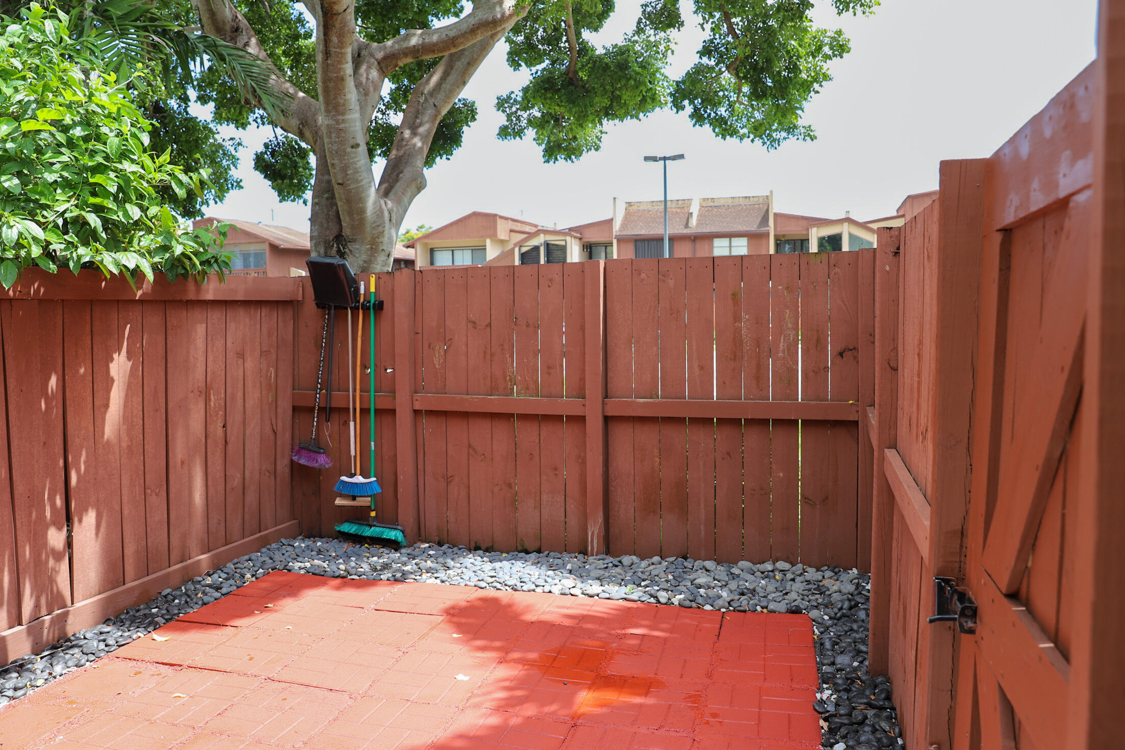 SNAPPER VILLAGE PH 2 SEC 33 COND - Residential