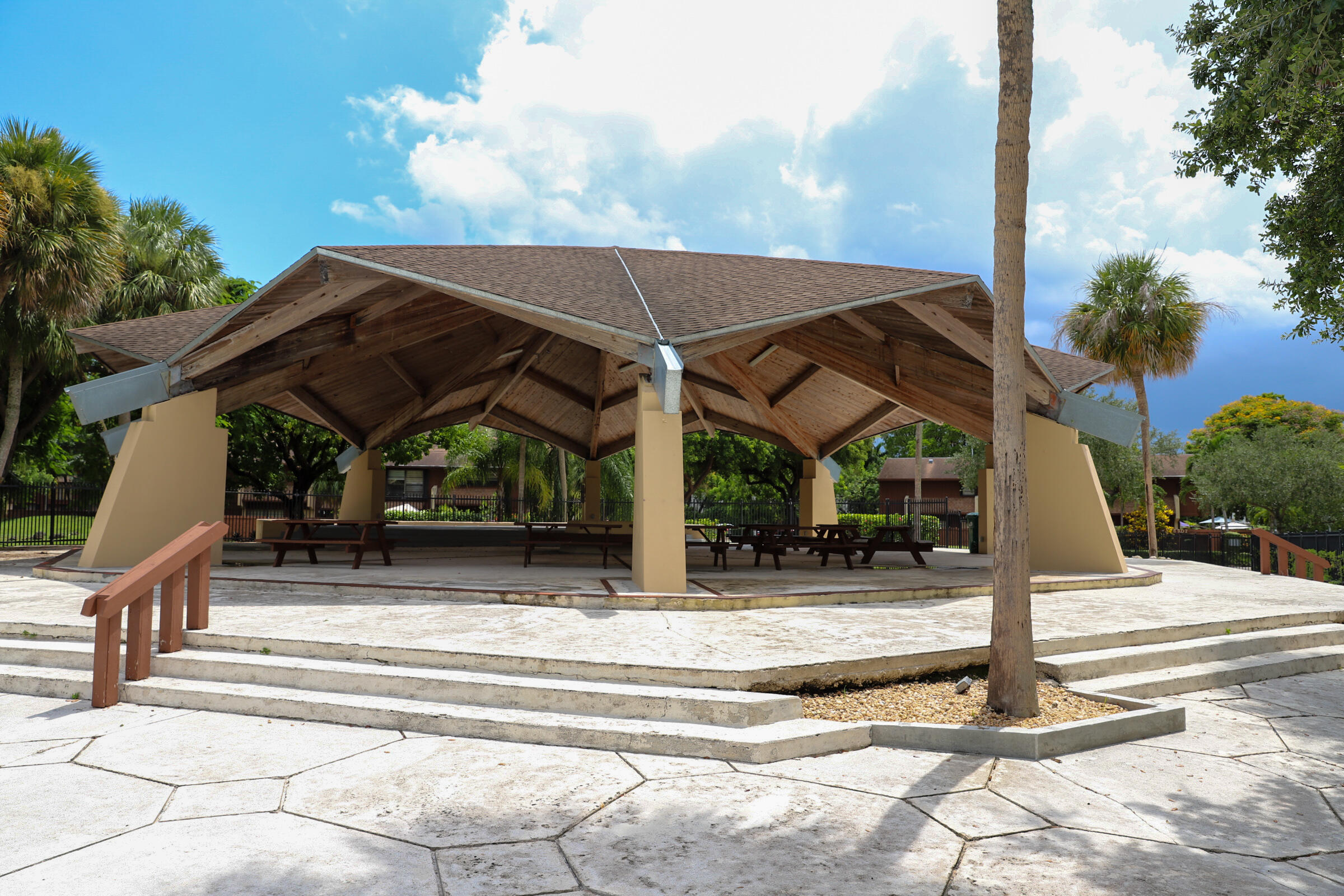SNAPPER VILLAGE PH 2 SEC 33 COND - Residential