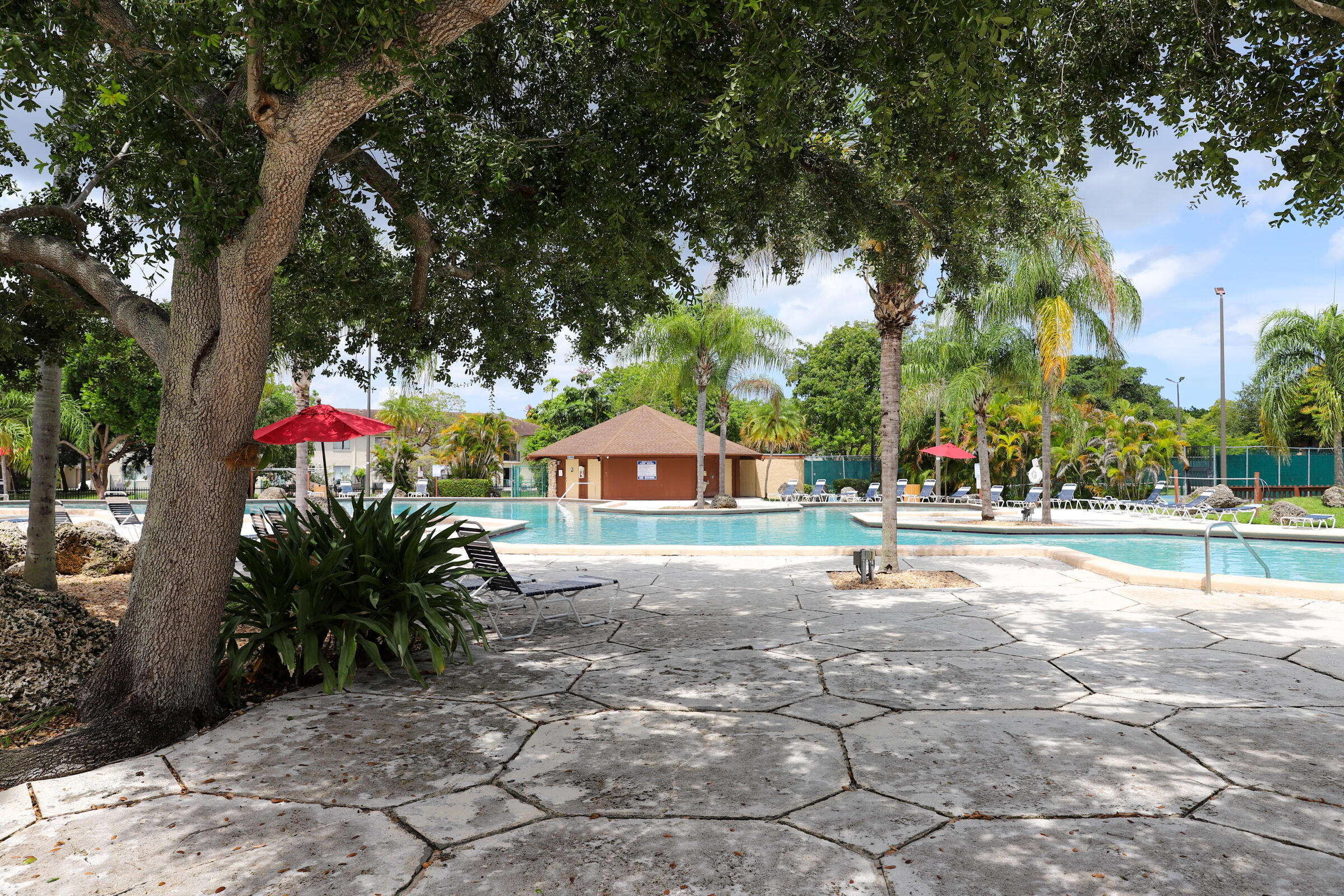 SNAPPER VILLAGE PH 2 SEC 33 COND - Residential