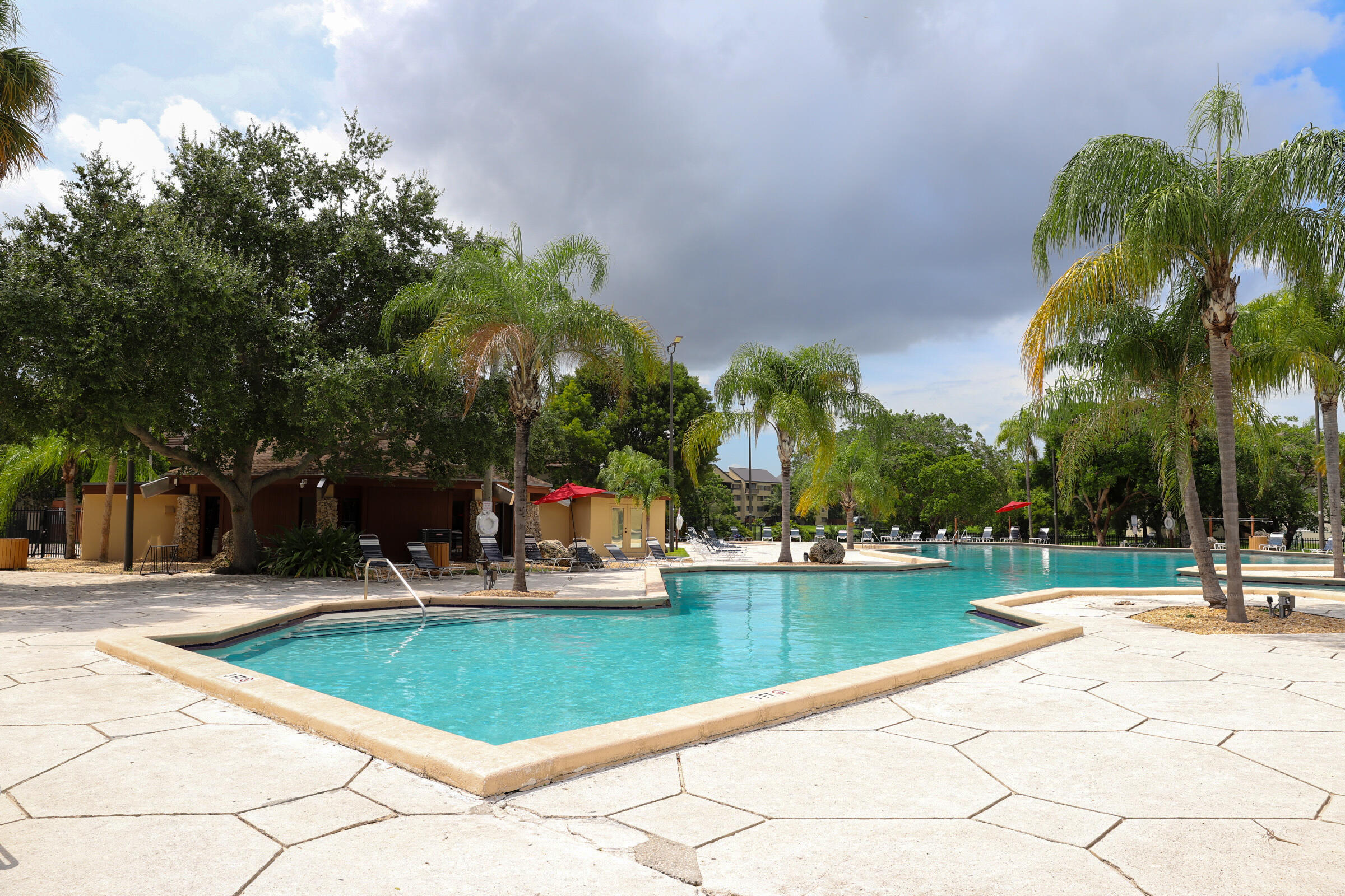 SNAPPER VILLAGE PH 2 SEC 33 COND - Residential