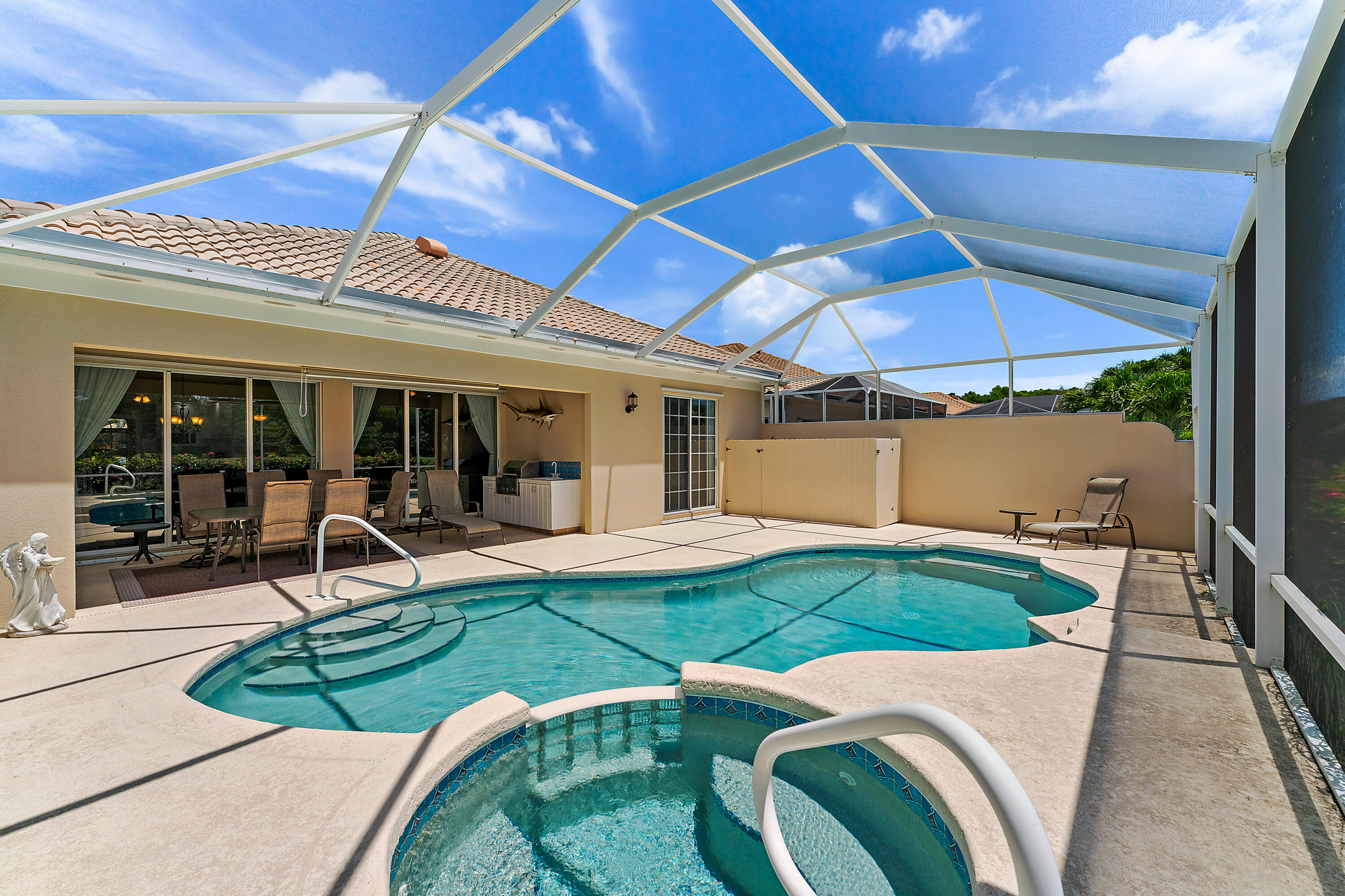 DOUBLE TREE - Residential Lease