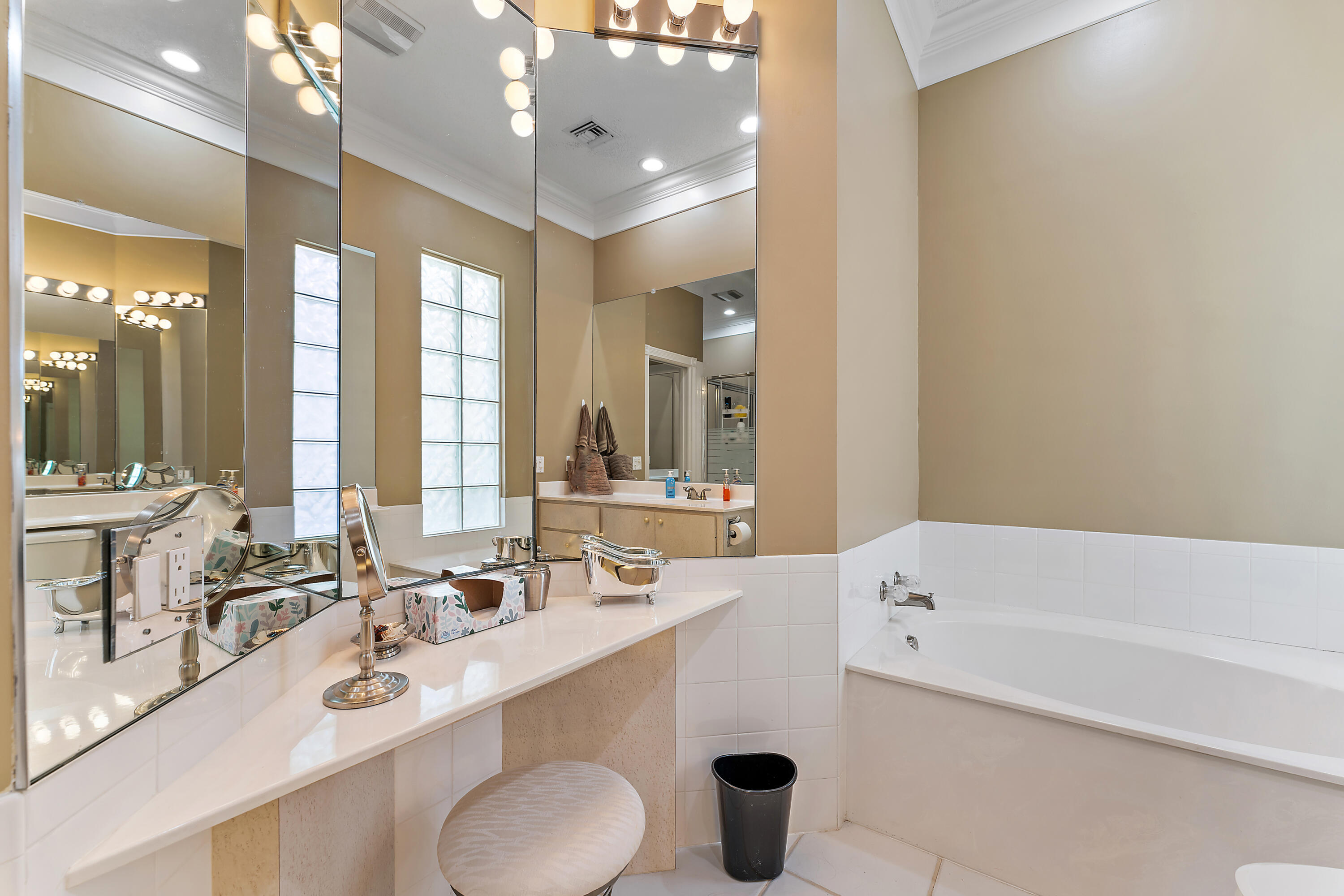 DOUBLE TREE - Residential Lease