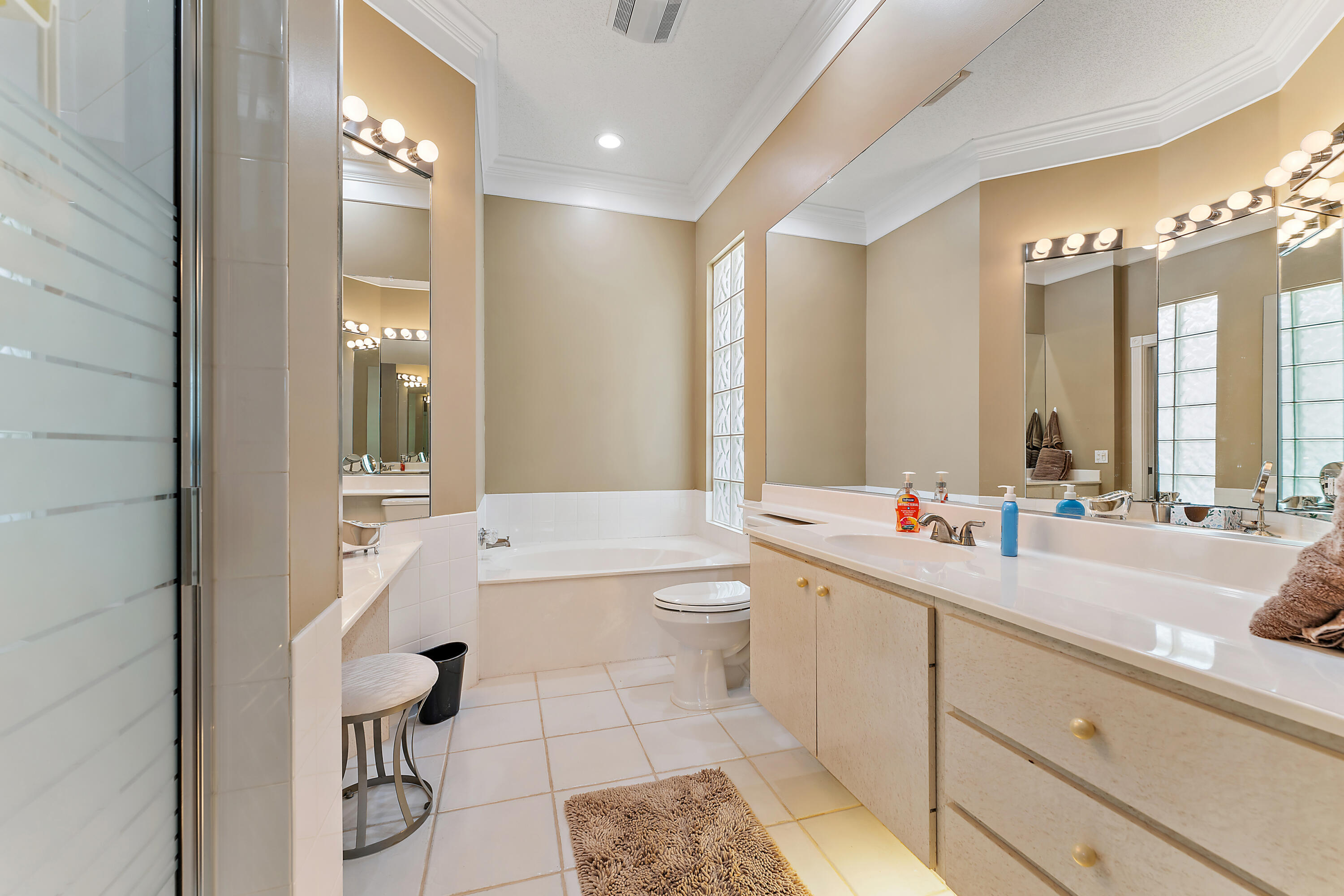 DOUBLE TREE - Residential Lease