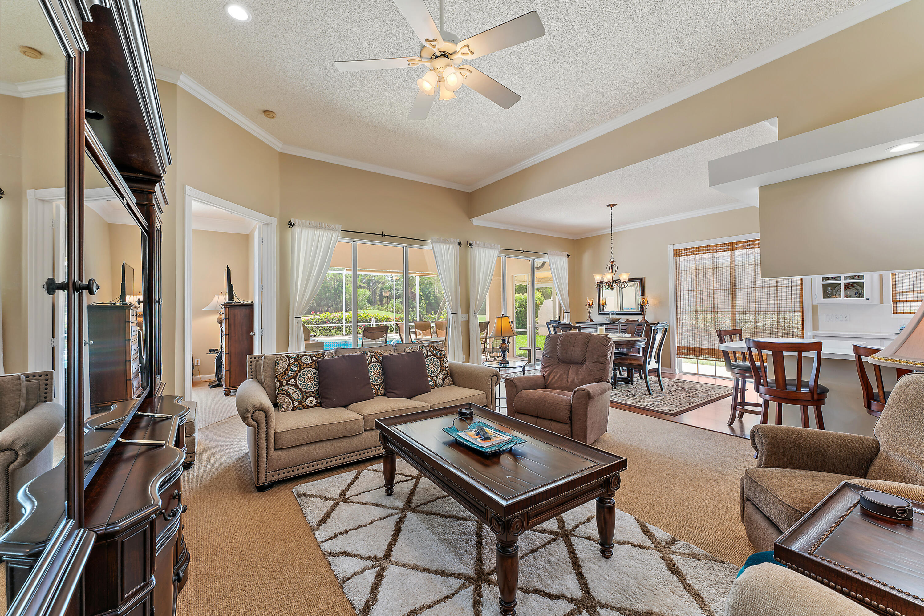 DOUBLE TREE - Residential Lease