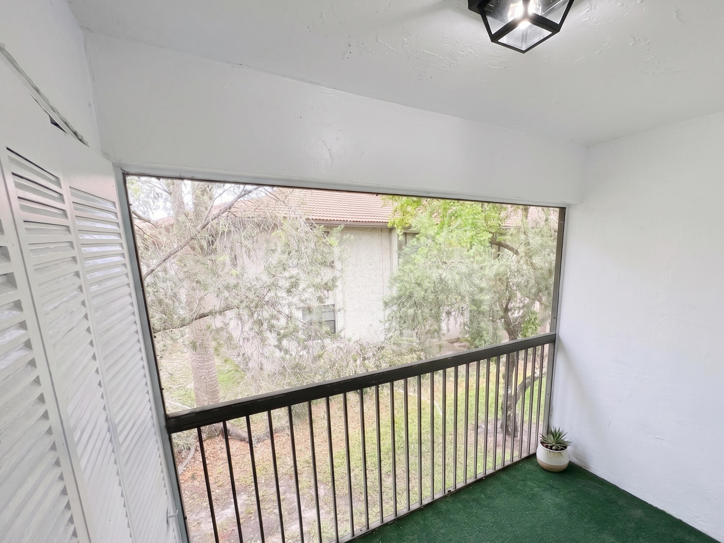 CORAL RUN CONDO - Residential Lease