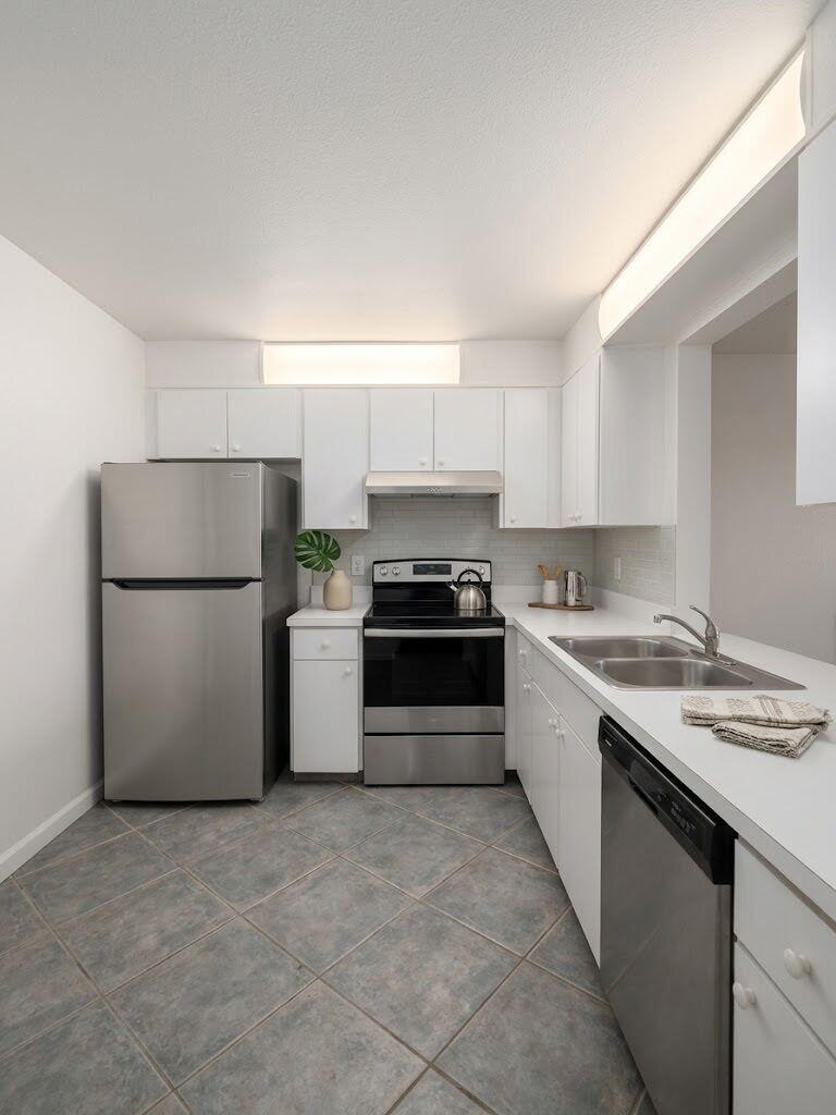 CORAL RUN CONDO - Residential Lease