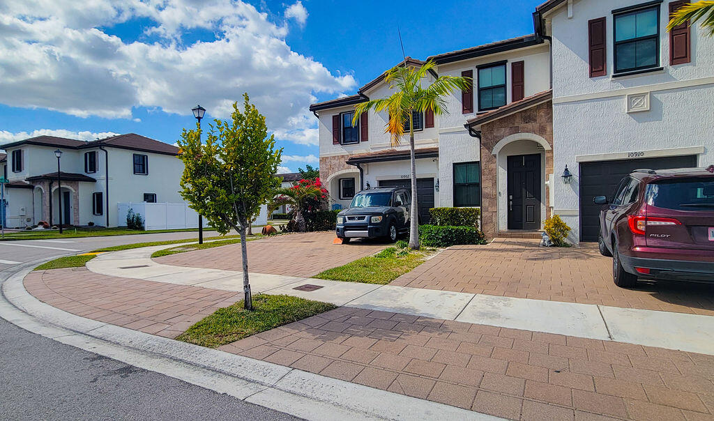 AQUABELLA NORTH REPLAT - Residential