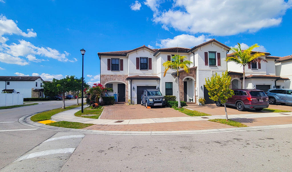 AQUABELLA NORTH REPLAT - Residential