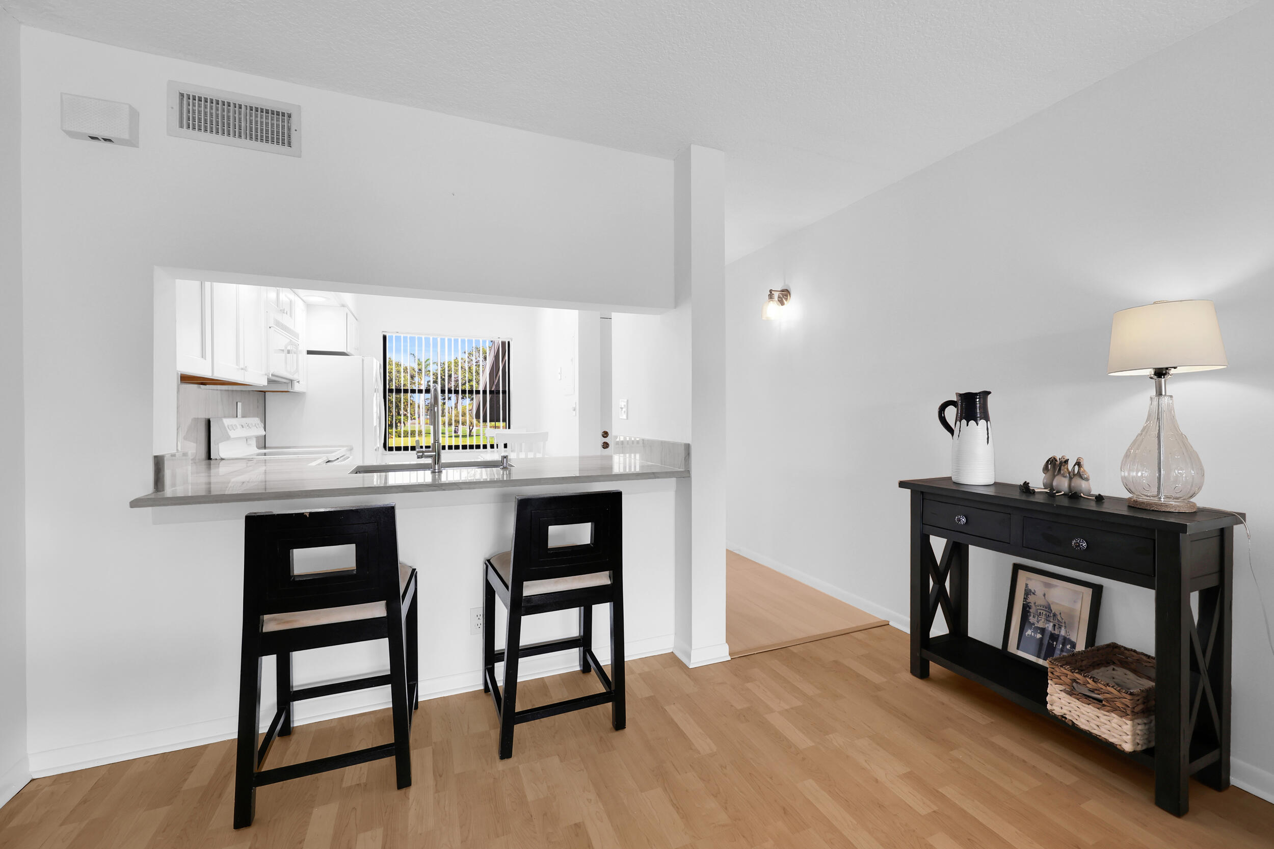 BRIARWOOD CONDO - Residential Lease