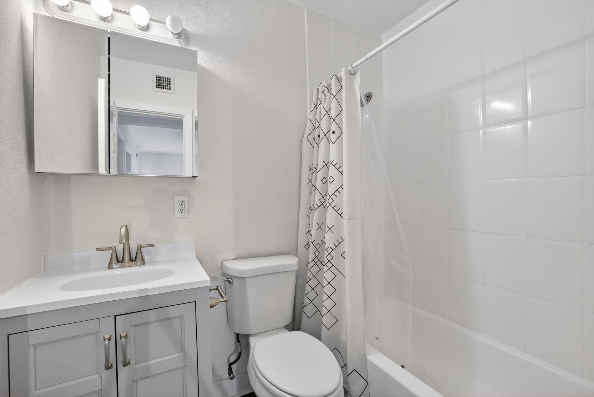 WILTON COMMONS CONDOMINIUM - Residential