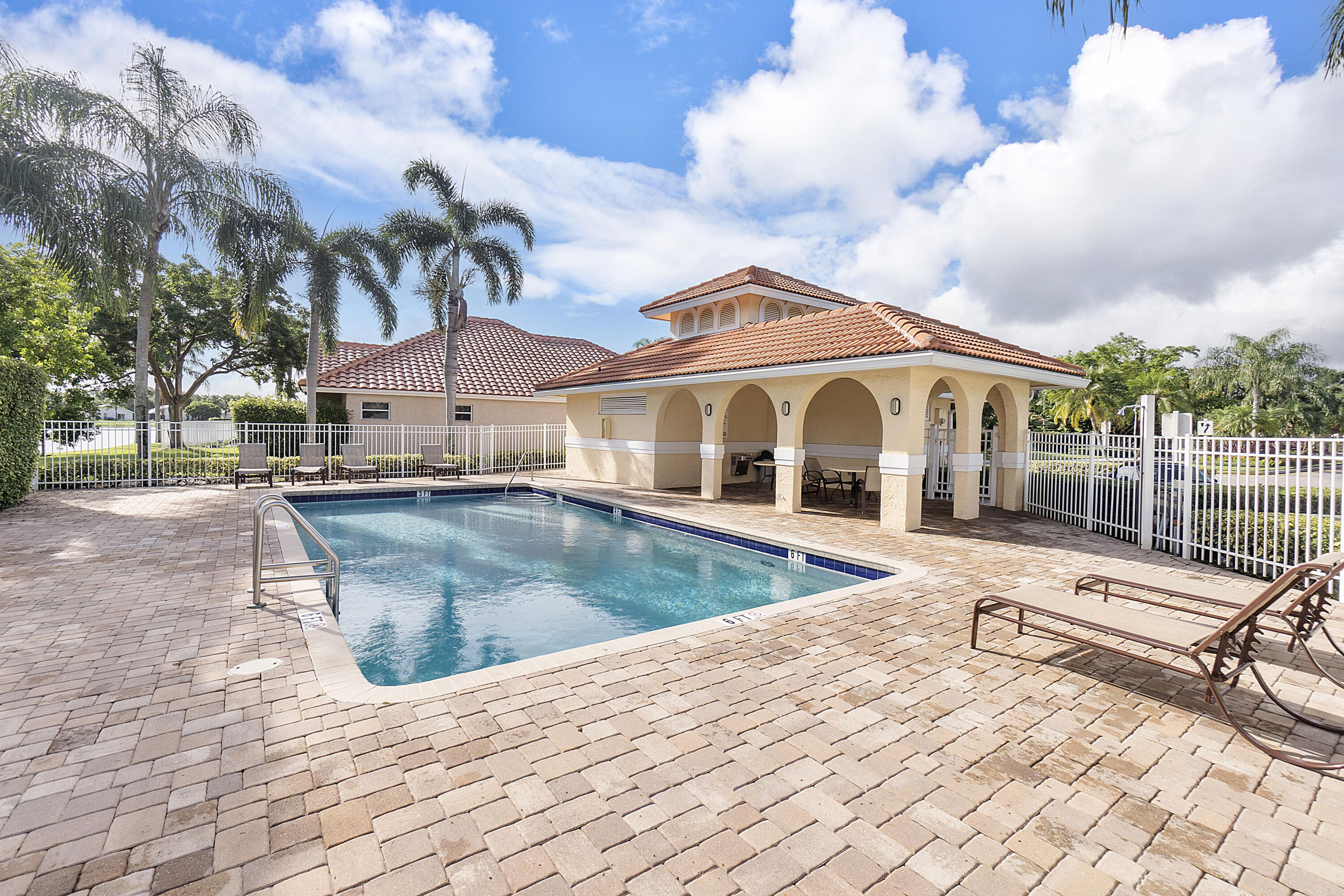 FOREST RIDGE CLUSTER HOMES IV - Residential