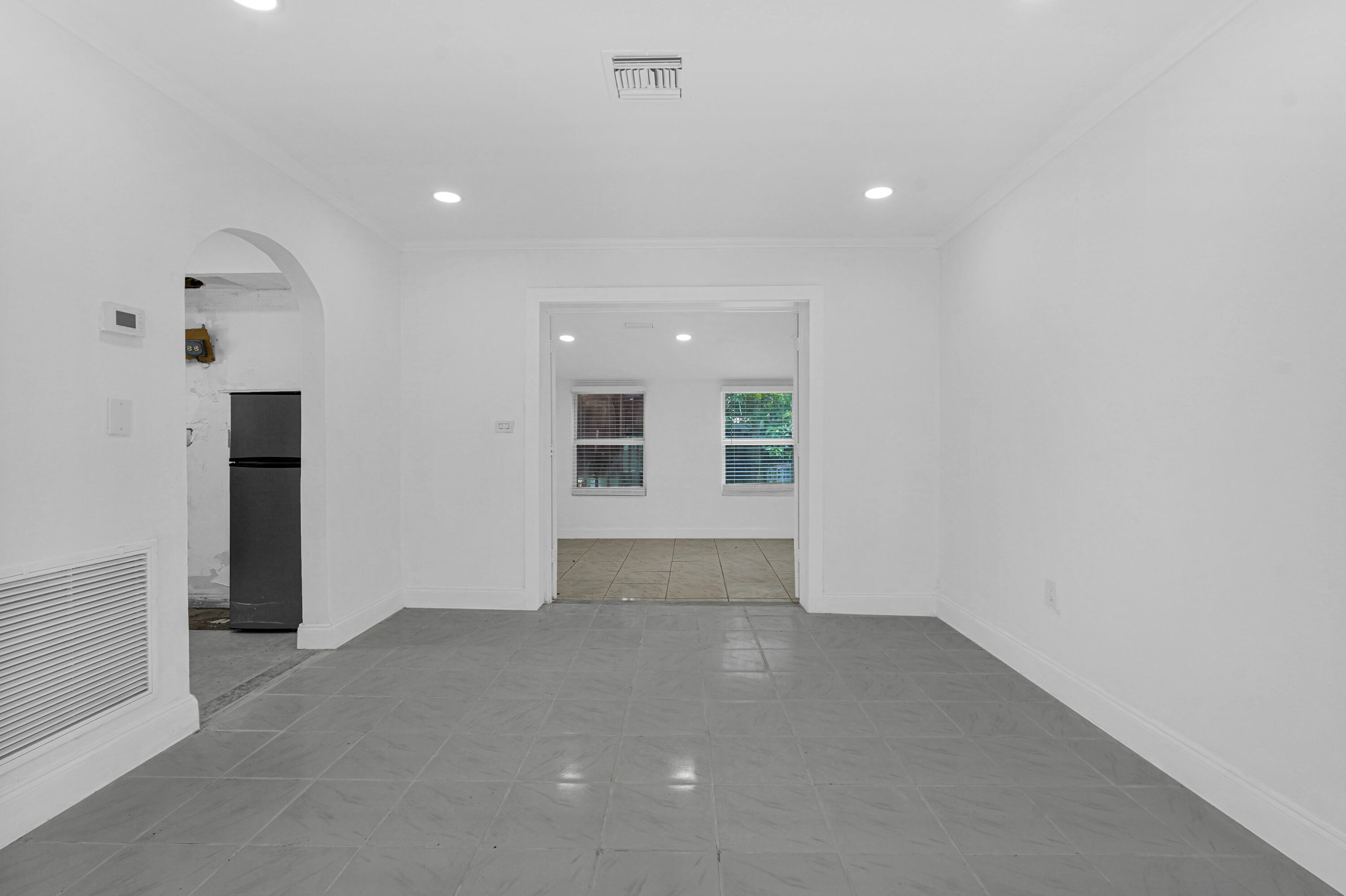 PALM LANE VILLA NO 5 - Residential Lease