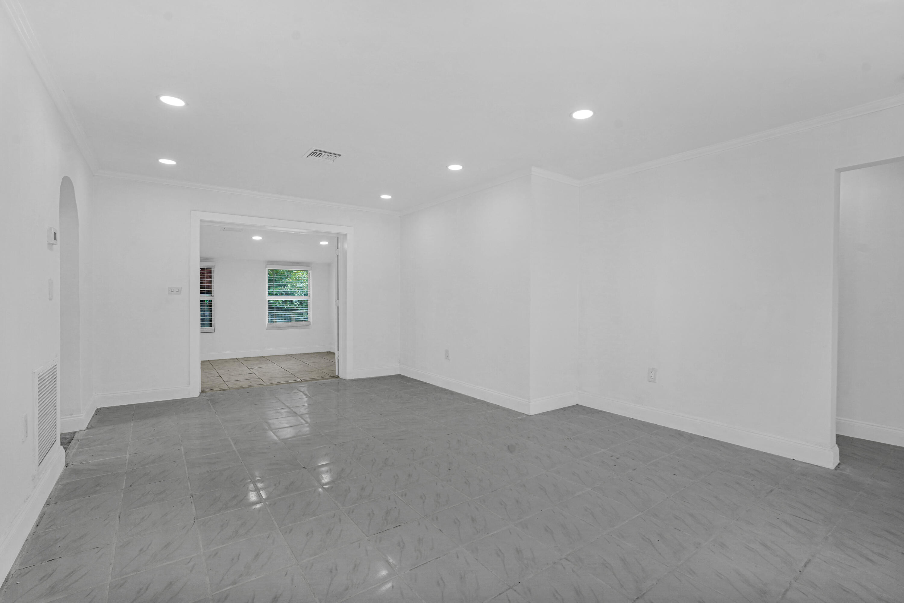 PALM LANE VILLA NO 5 - Residential Lease