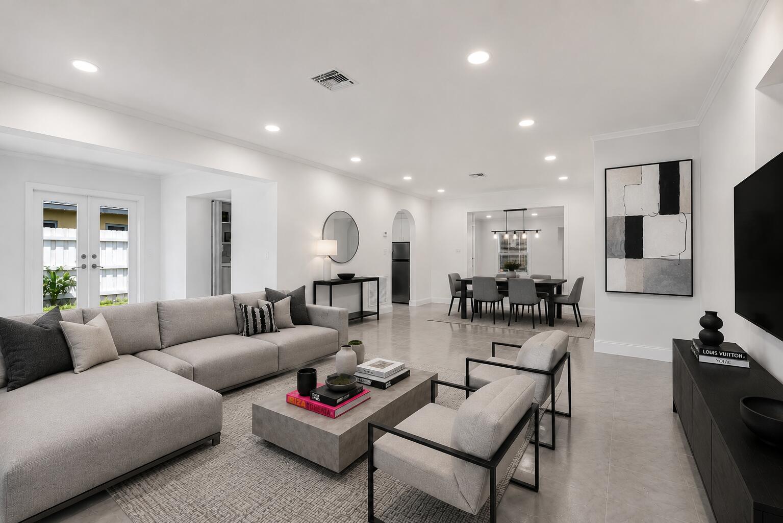 PALM LANE VILLA NO 5 - Residential Lease