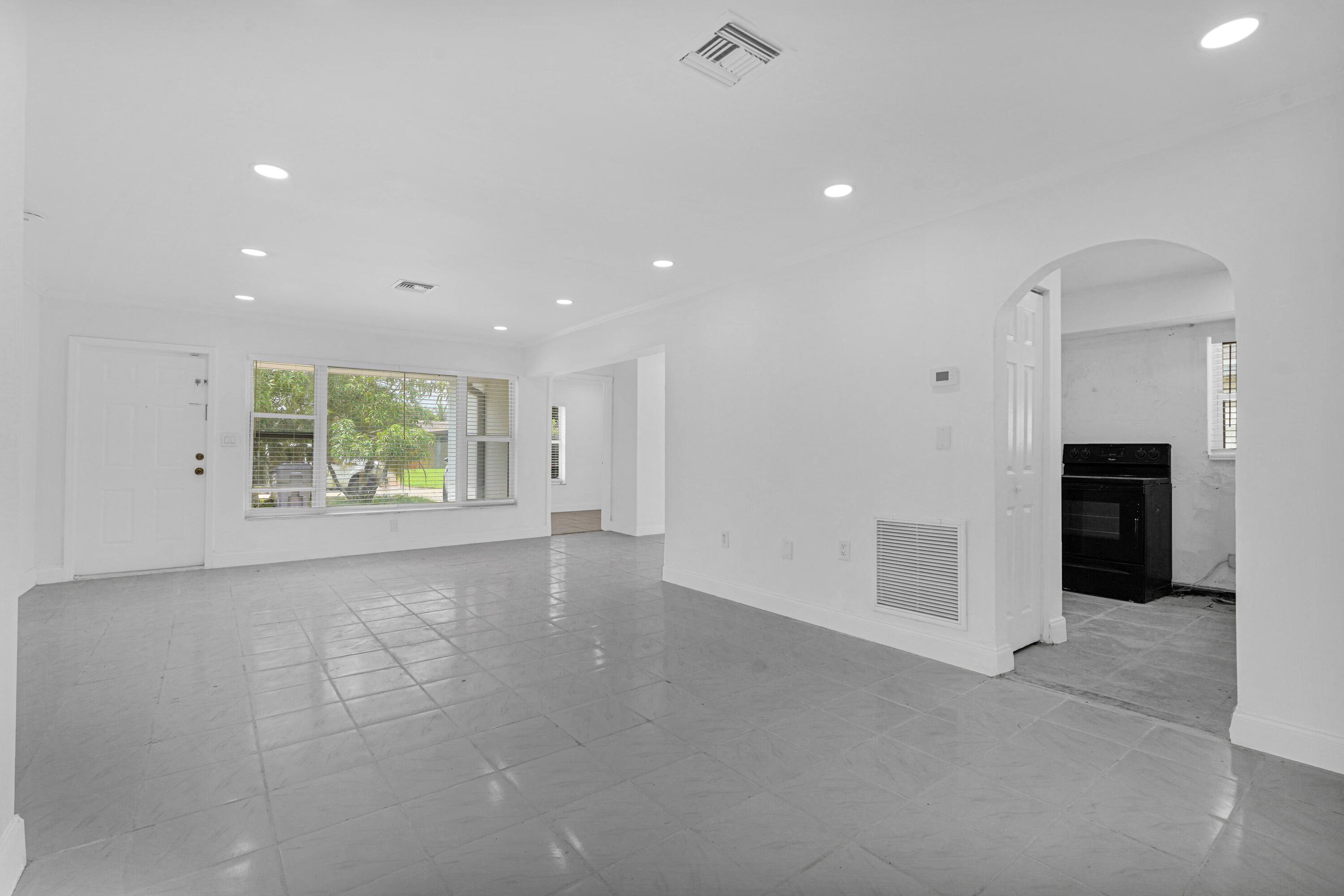 PALM LANE VILLA NO 5 - Residential Lease