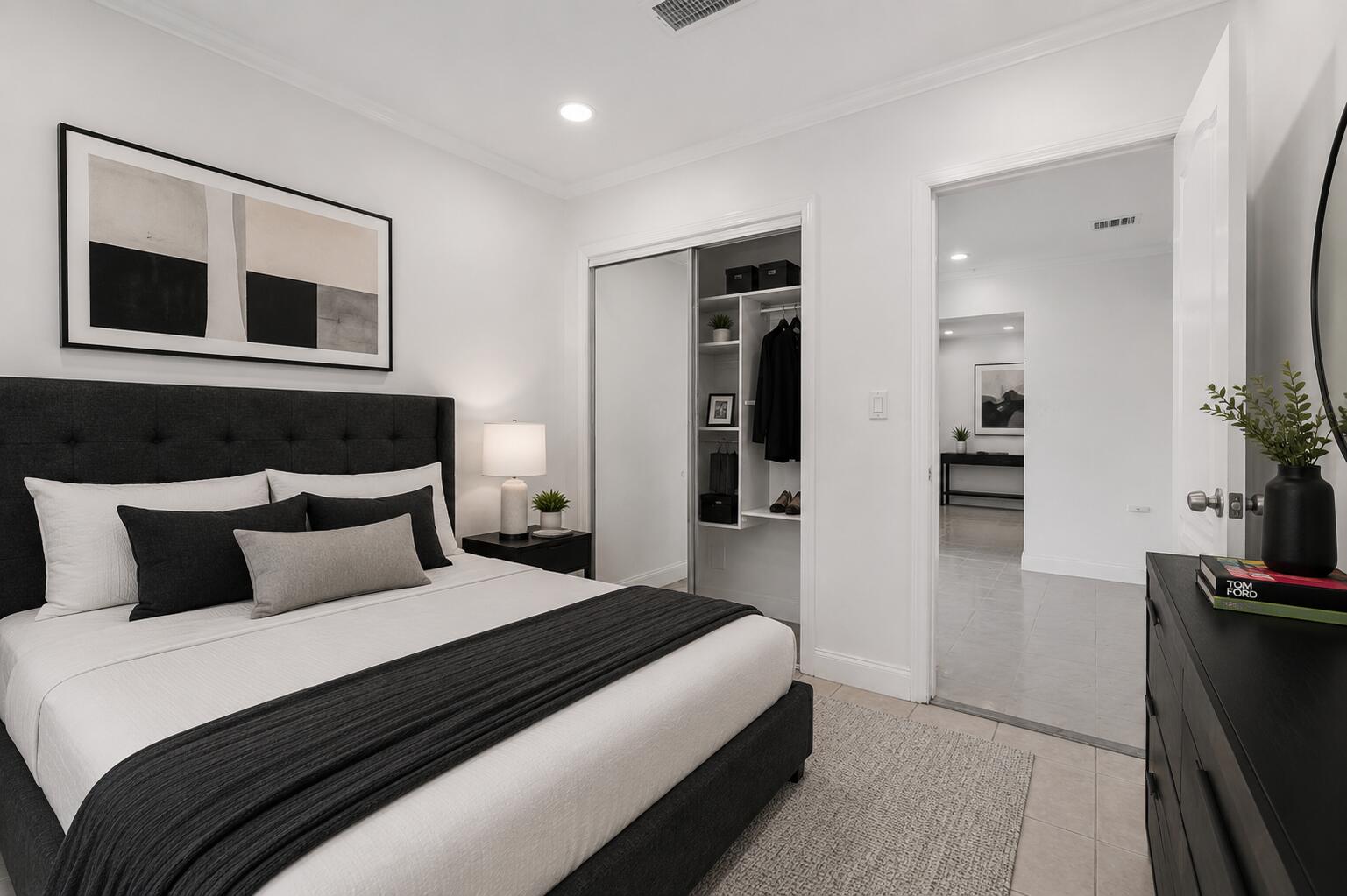 PALM LANE VILLA NO 5 - Residential Lease