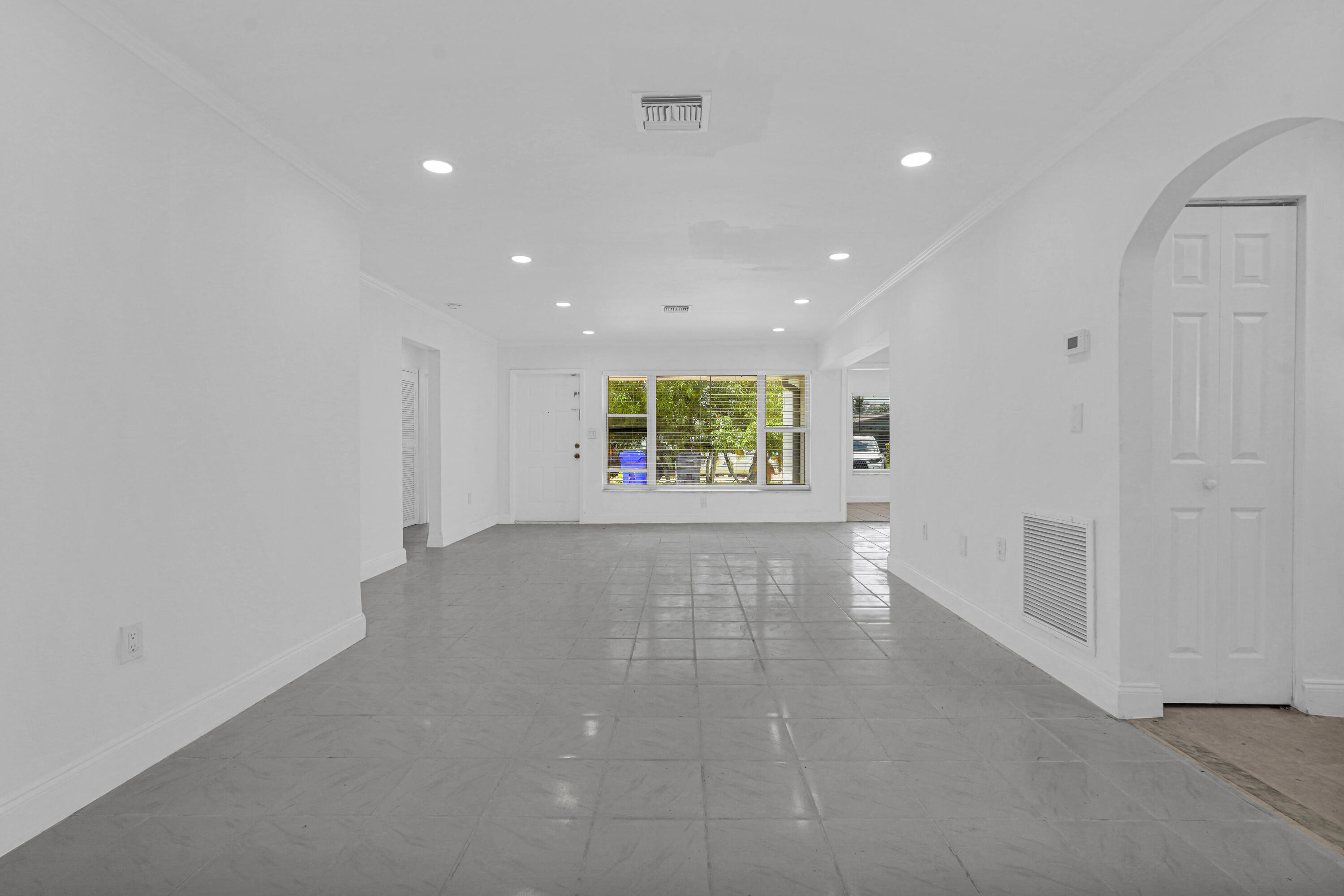 PALM LANE VILLA NO 5 - Residential Lease