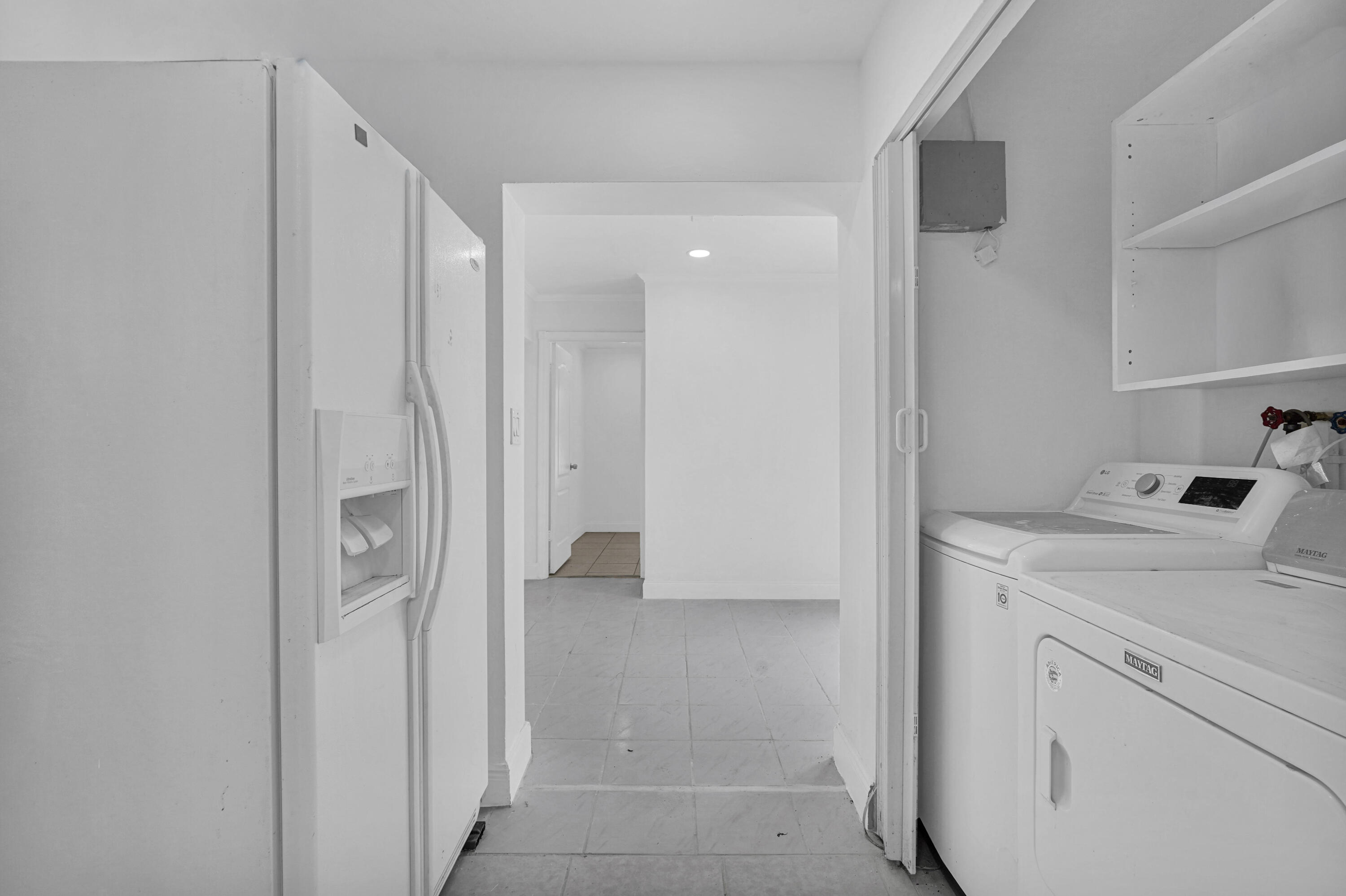 PALM LANE VILLA NO 5 - Residential Lease