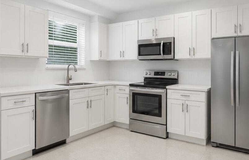 PALM LANE VILLA NO 5 - Residential Lease
