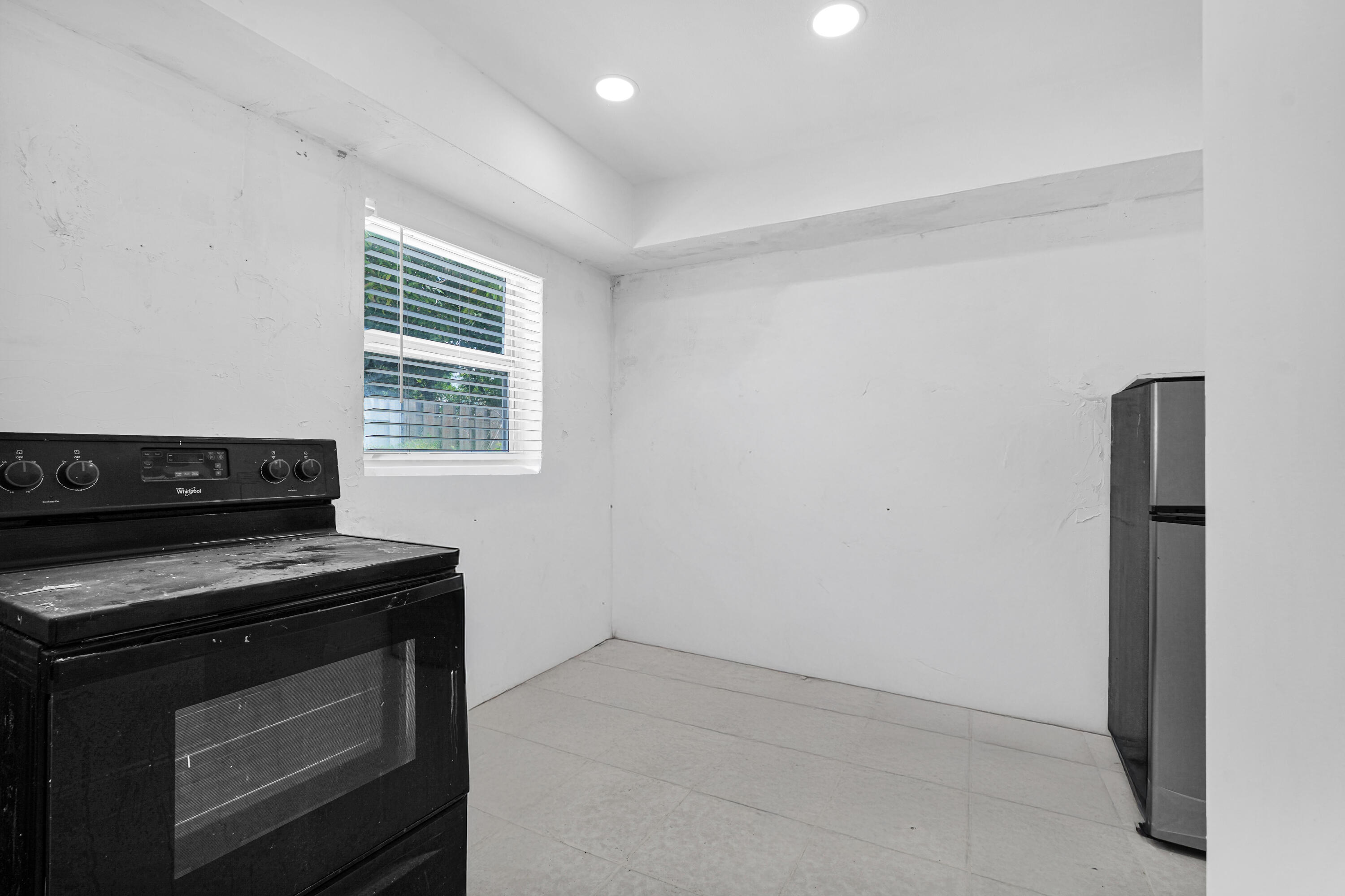 PALM LANE VILLA NO 5 - Residential Lease