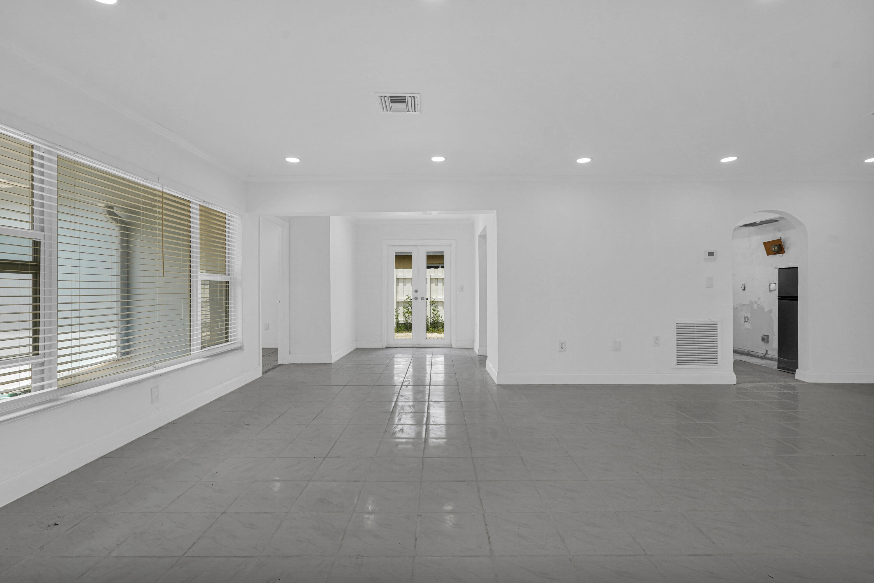 PALM LANE VILLA NO 5 - Residential Lease