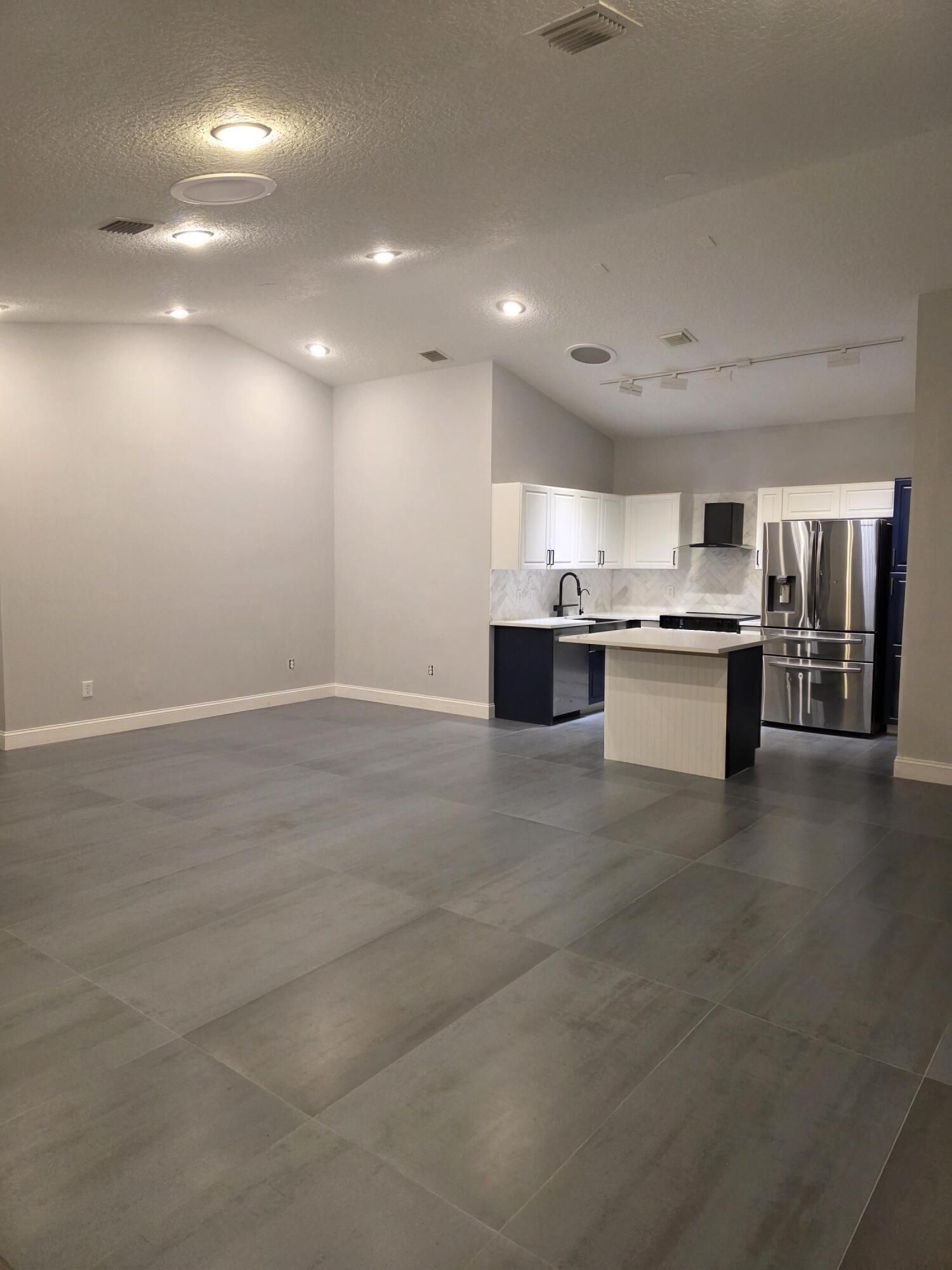 REGENCY LAKES AT COCONUT CREEK - Residential