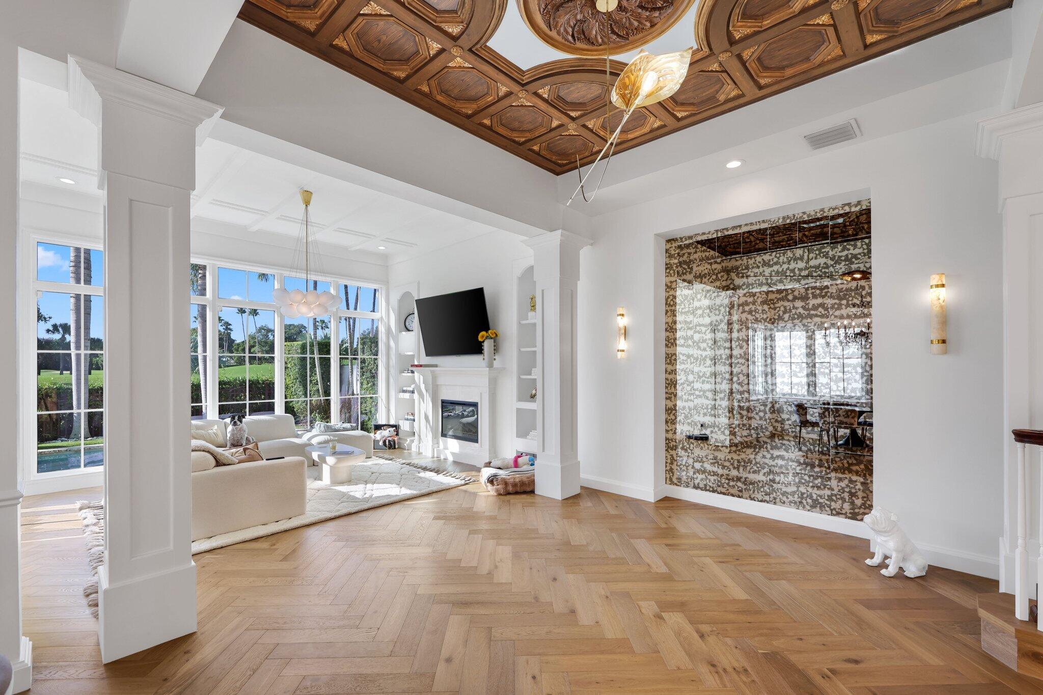 ROYAL PALM VILLAS - Residential