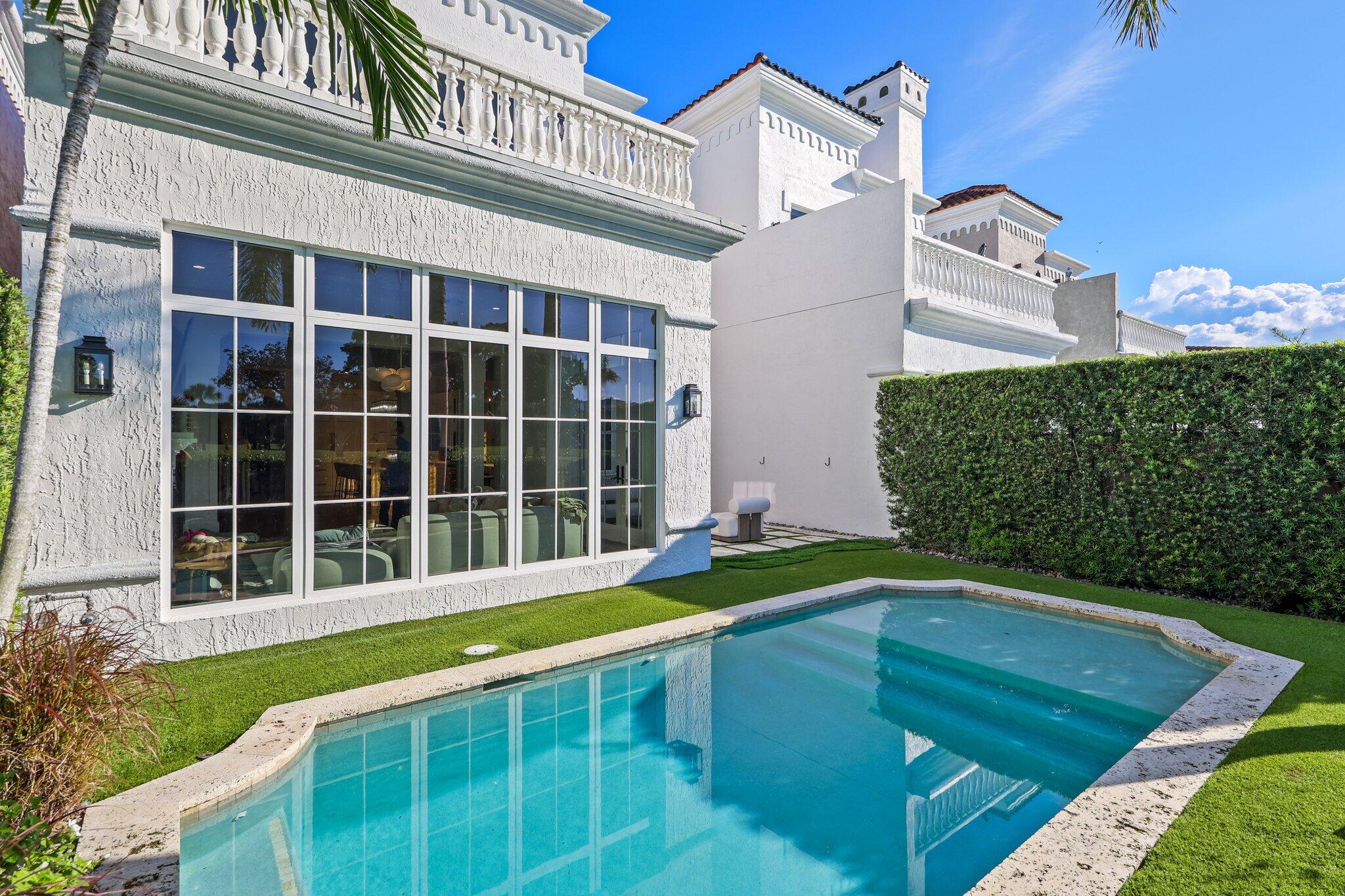 ROYAL PALM VILLAS - Residential