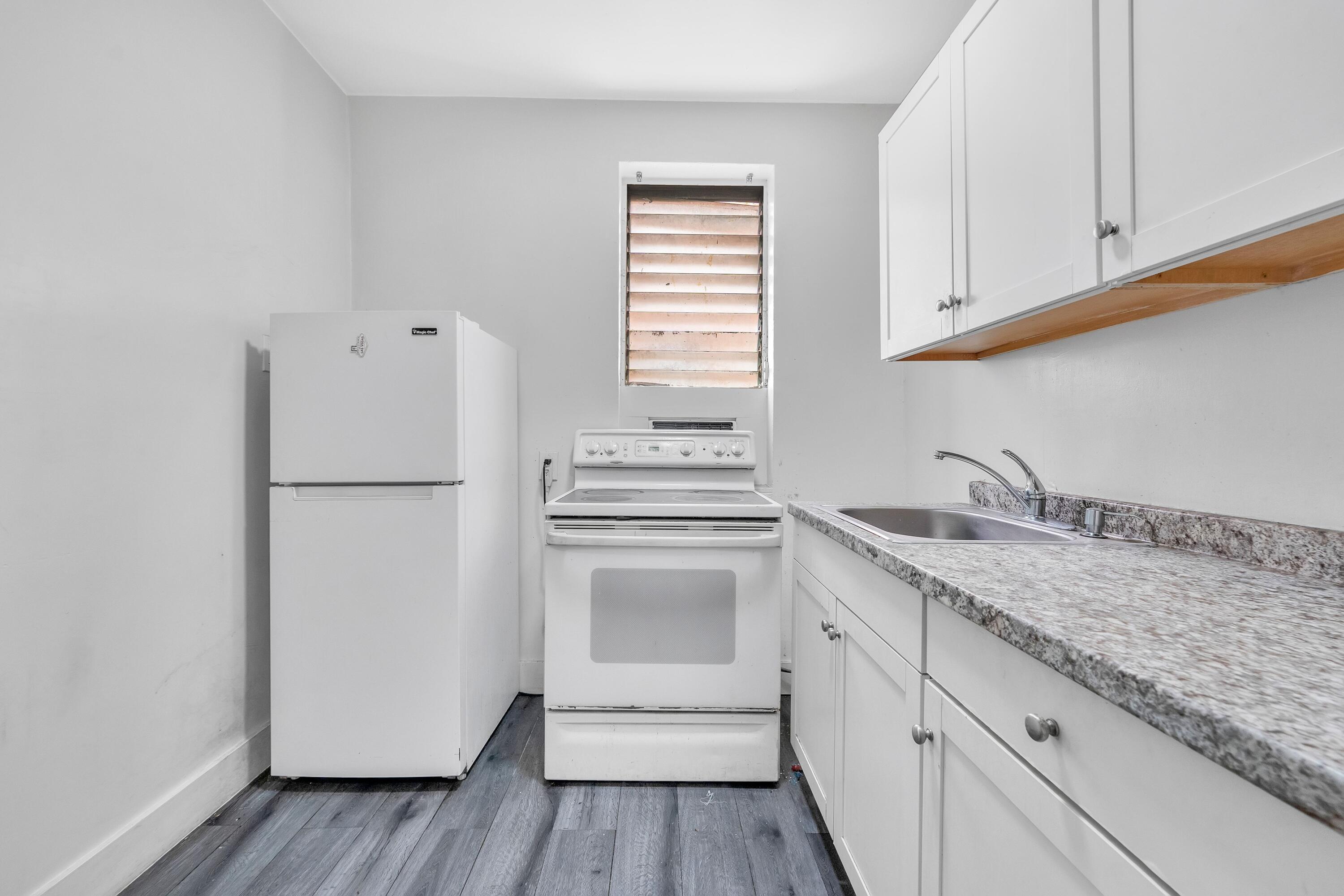 LAWRENCE ESTATES LAND COS SUB - Residential Lease