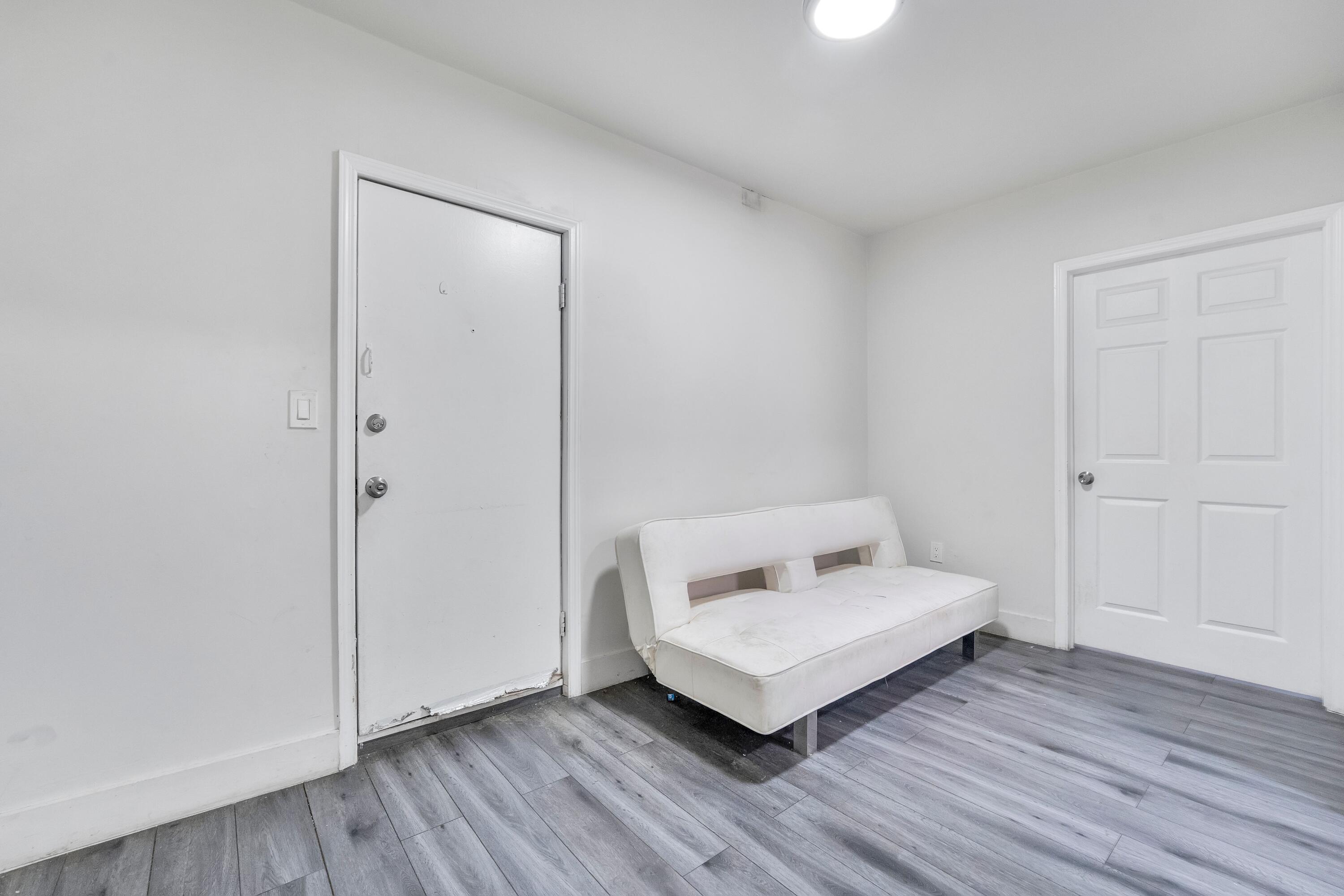 LAWRENCE ESTATES LAND COS SUB - Residential Lease