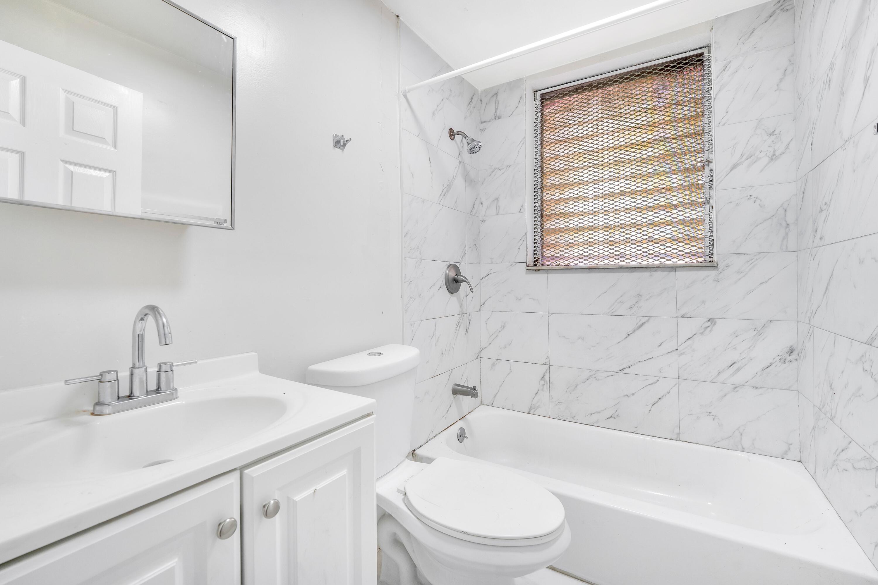 LAWRENCE ESTATES LAND COS SUB - Residential Lease