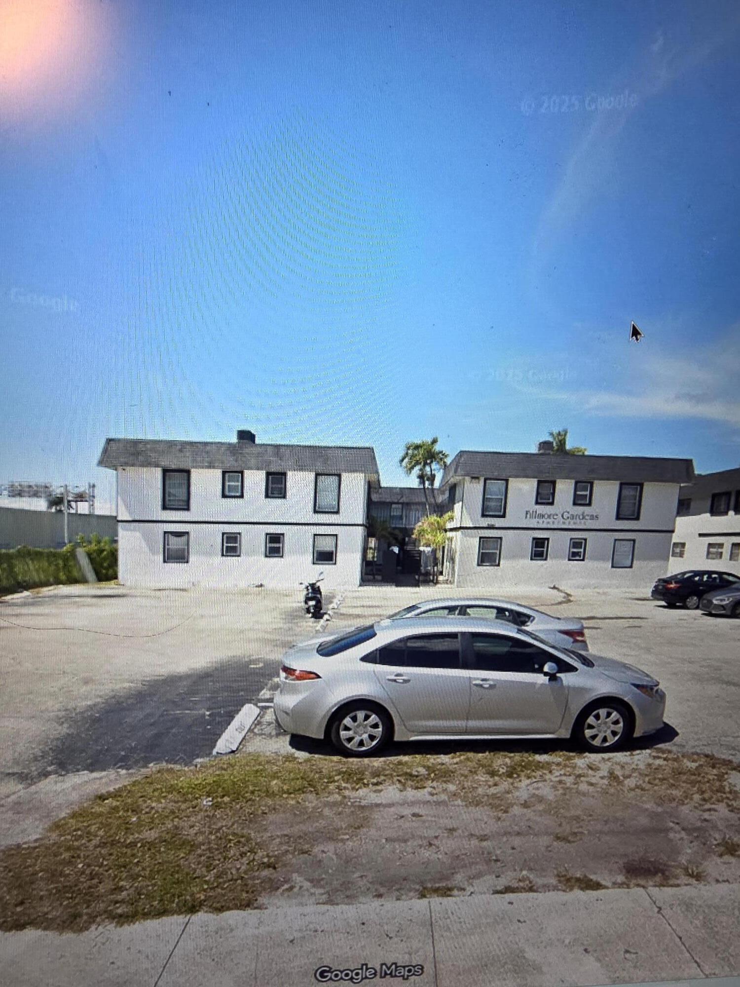HOLLYWOOD LITTLE RANCHES - Residential Lease