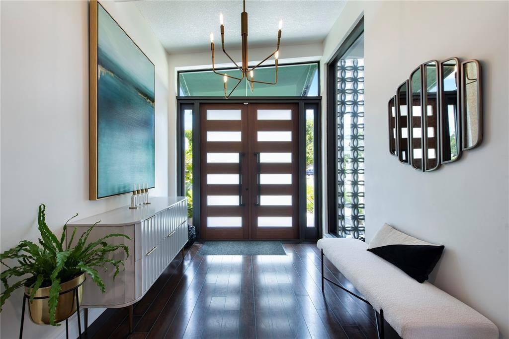 HOLLYWOOD HILLS - Residential