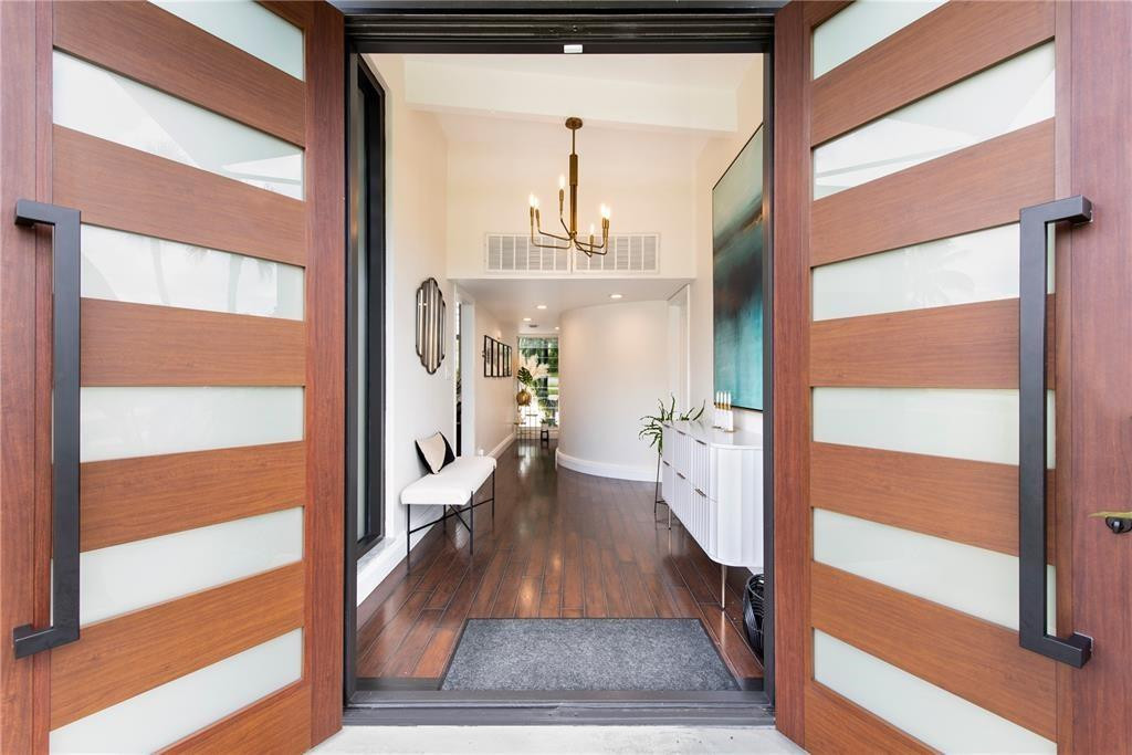 HOLLYWOOD HILLS - Residential