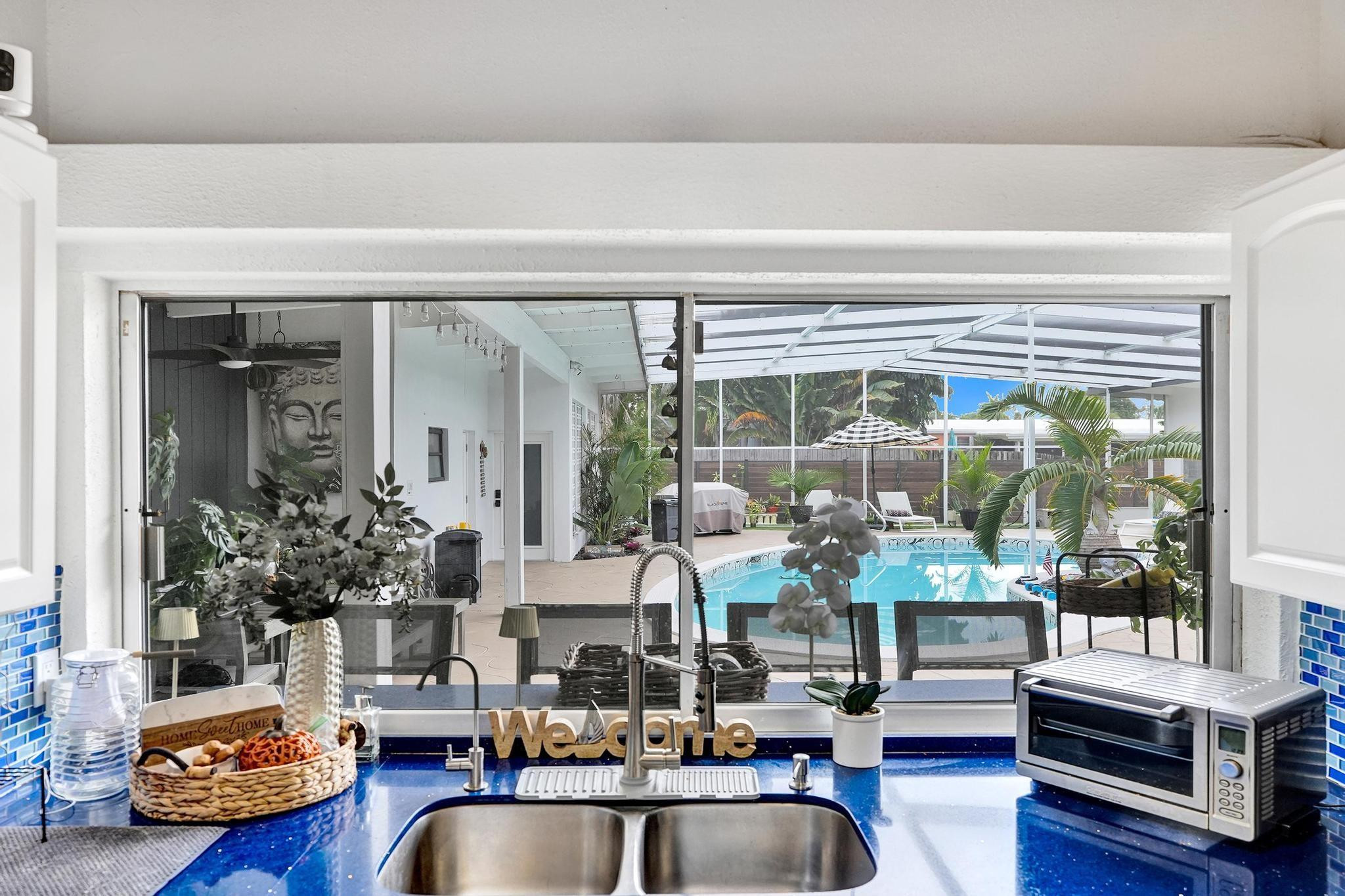 HOLLYWOOD HILLS - Residential