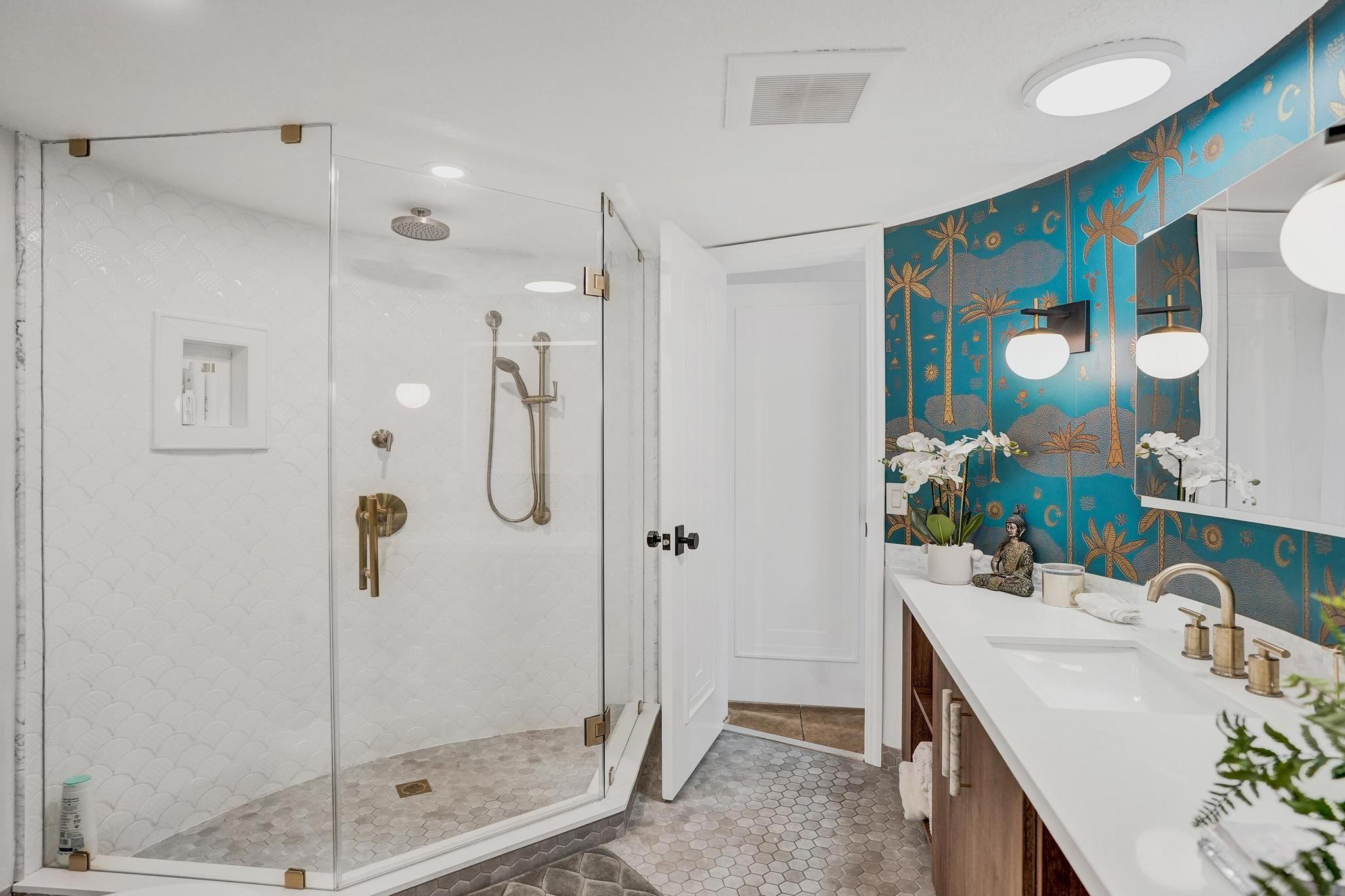 HOLLYWOOD HILLS - Residential