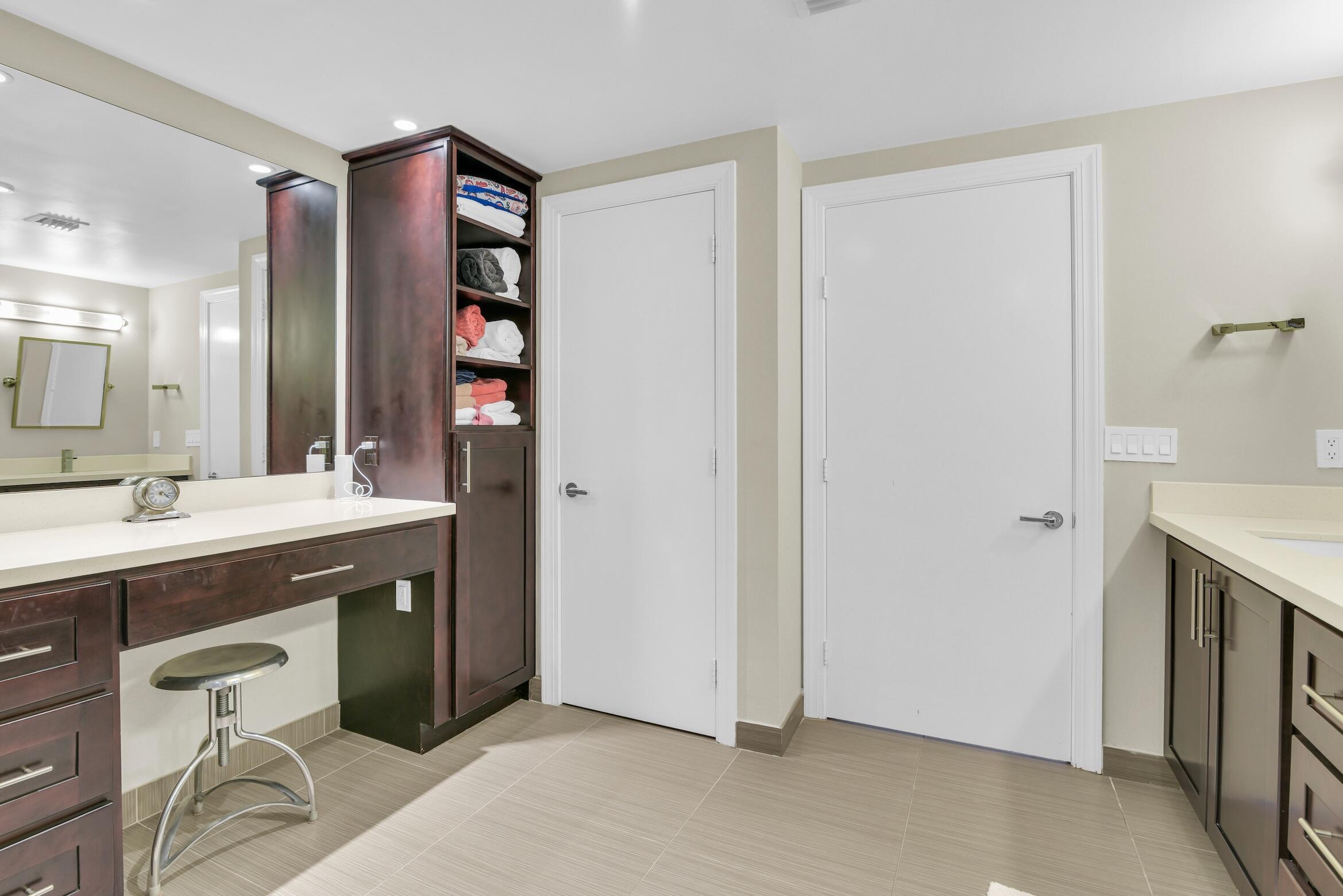 PALMS TOWER TWO CONDO - Residential Lease