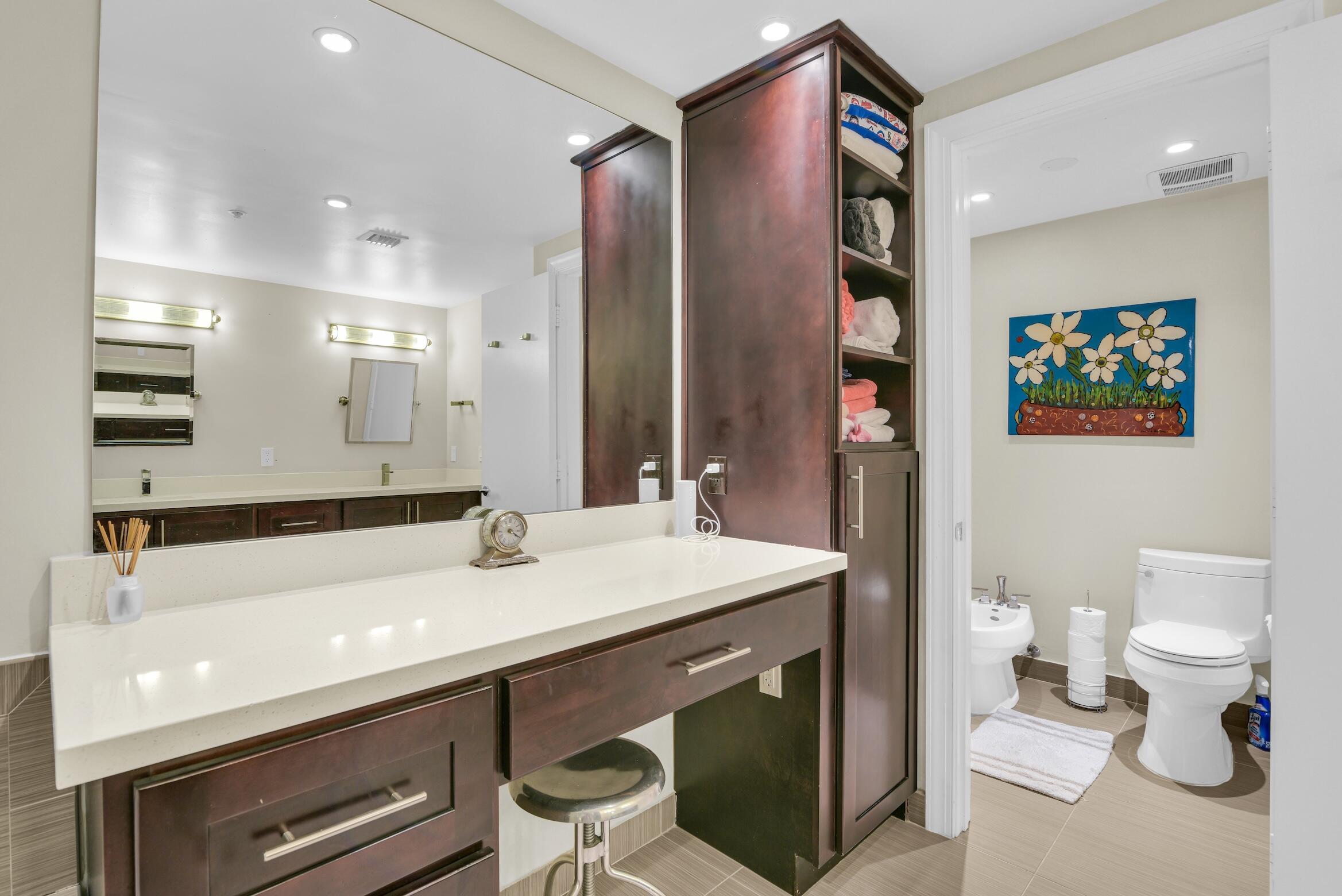 PALMS TOWER TWO CONDO - Residential Lease