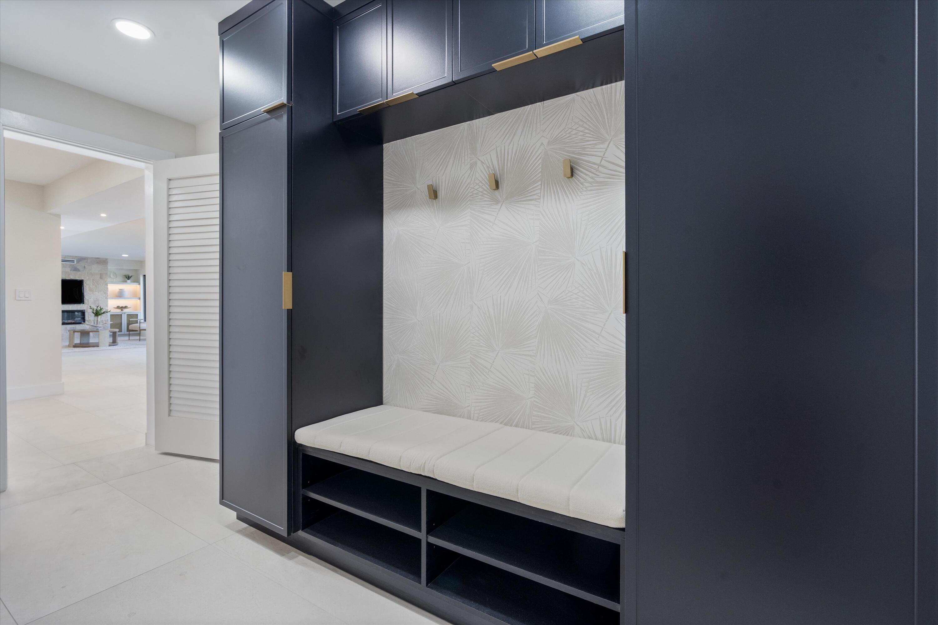 VENETIAN ISLES 1ST SEC - Residential