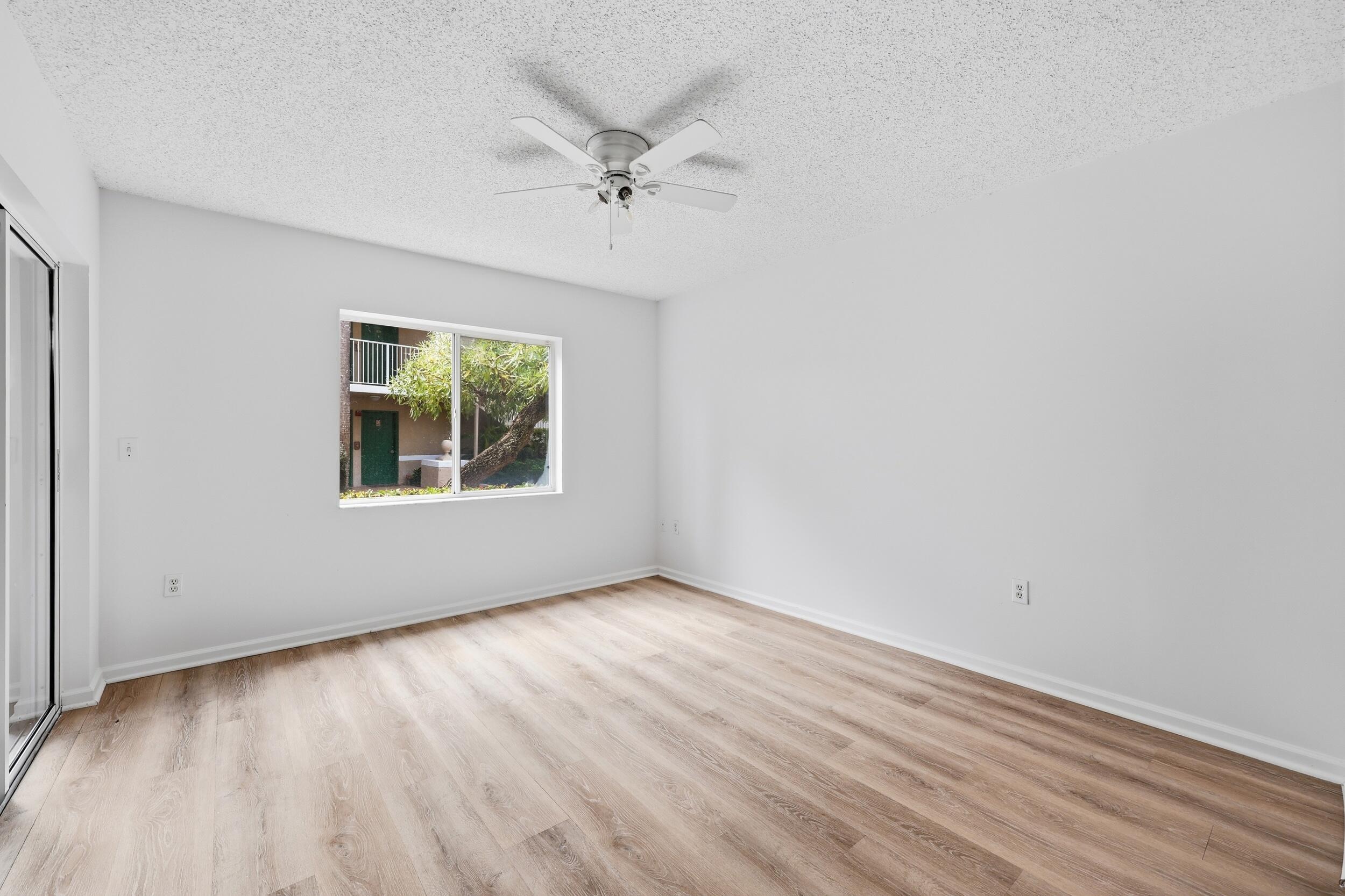 LIGHTHOUSE COVE AT TEQUESTA CONDO - Residential