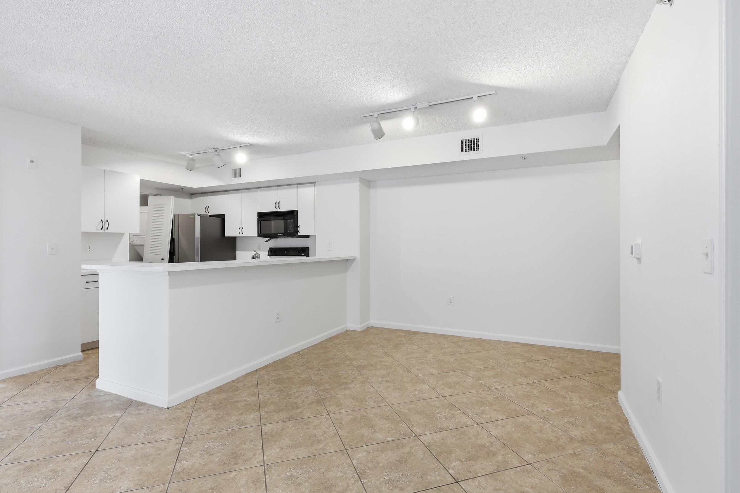 LIGHTHOUSE COVE AT TEQUESTA CONDO - Residential
