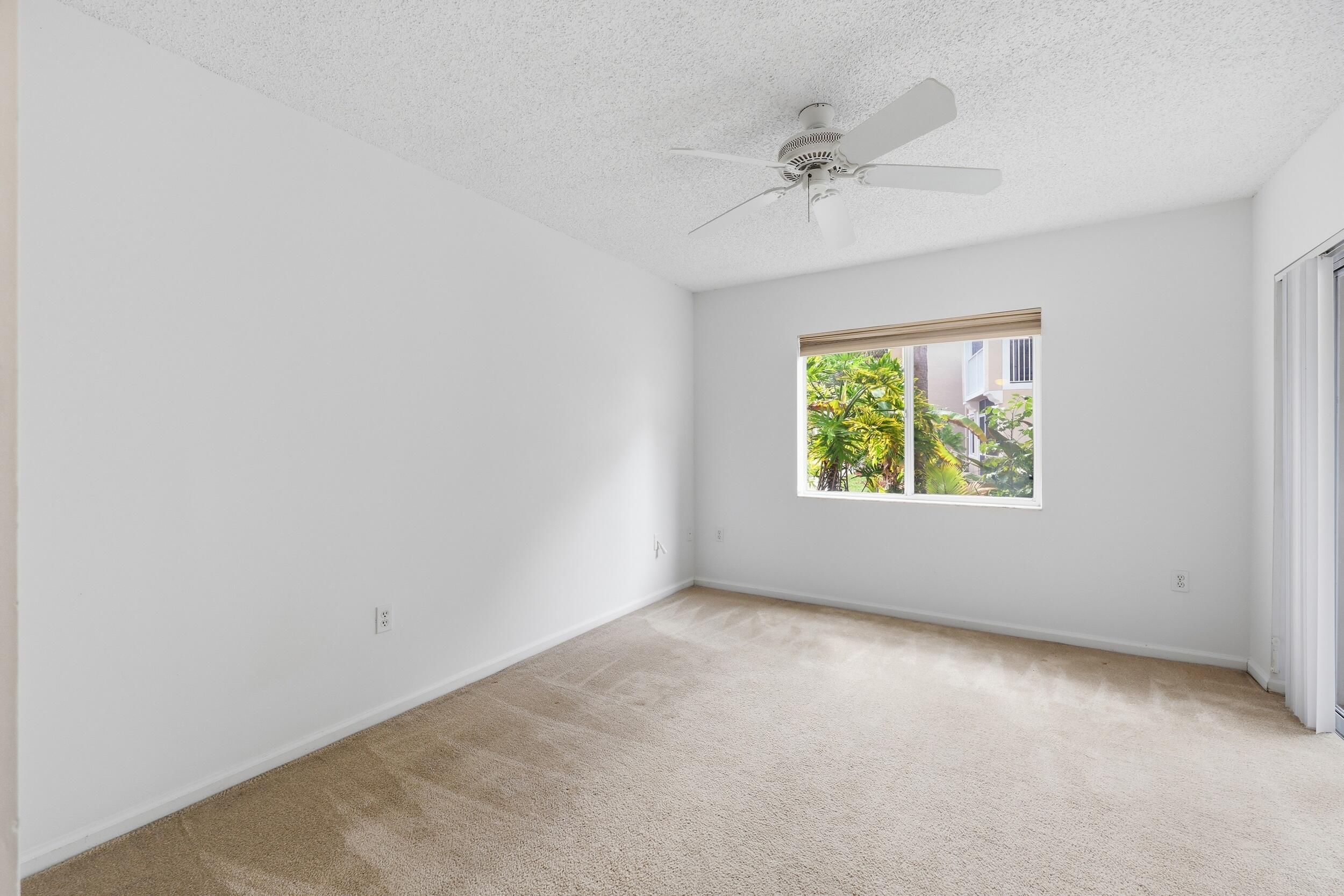 LIGHTHOUSE COVE AT TEQUESTA CONDO - Residential