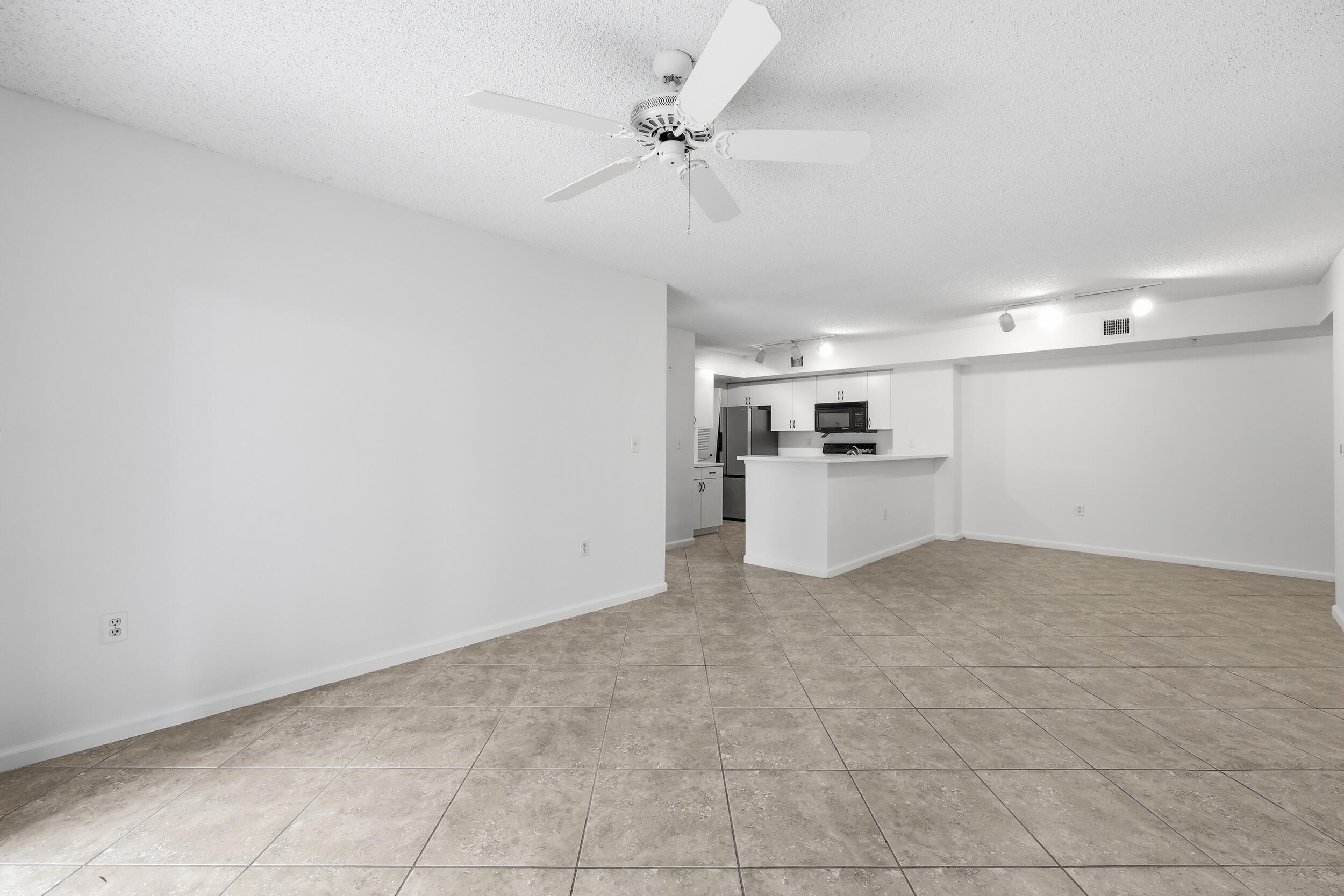 LIGHTHOUSE COVE AT TEQUESTA CONDO - Residential