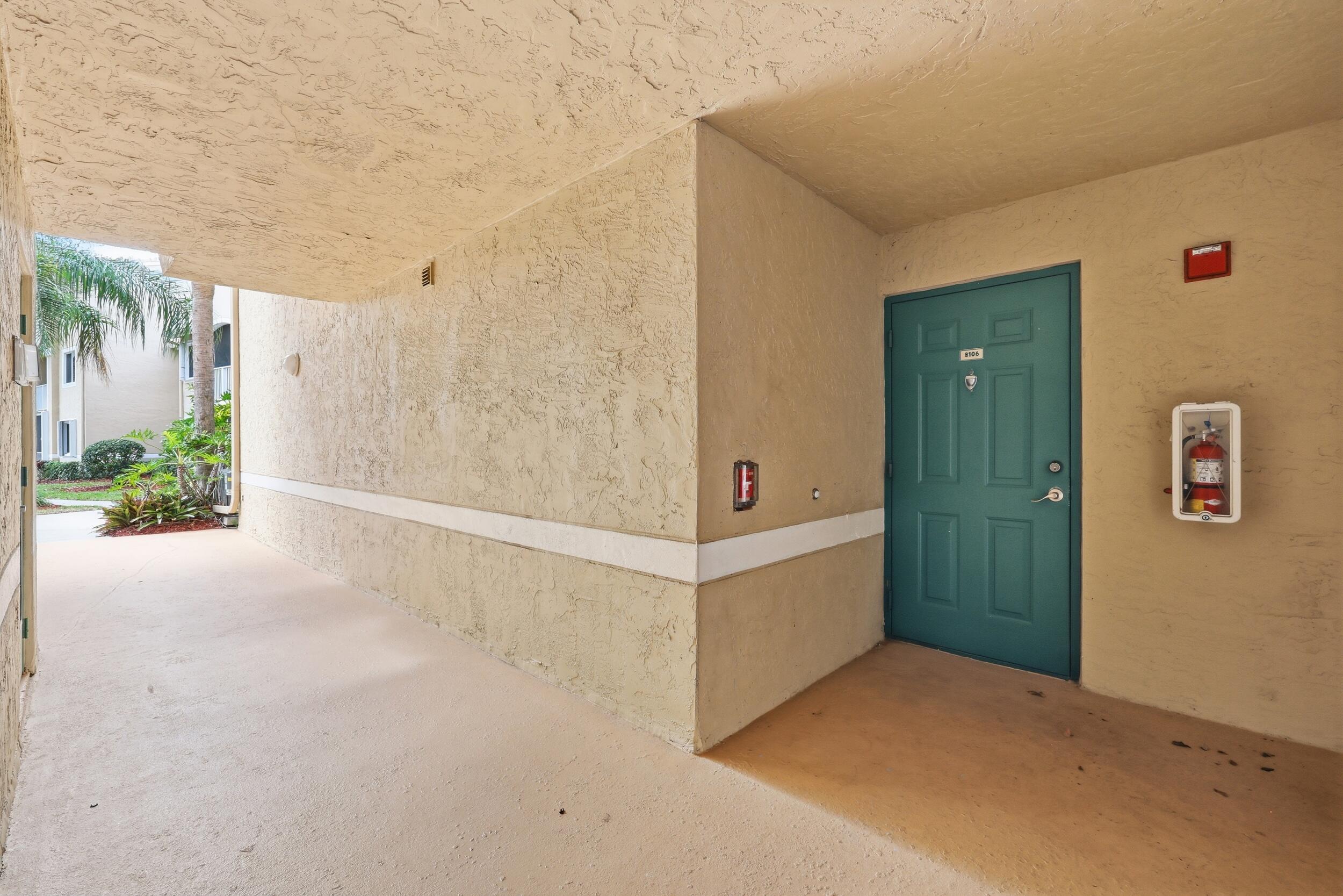 LIGHTHOUSE COVE AT TEQUESTA CONDO - Residential
