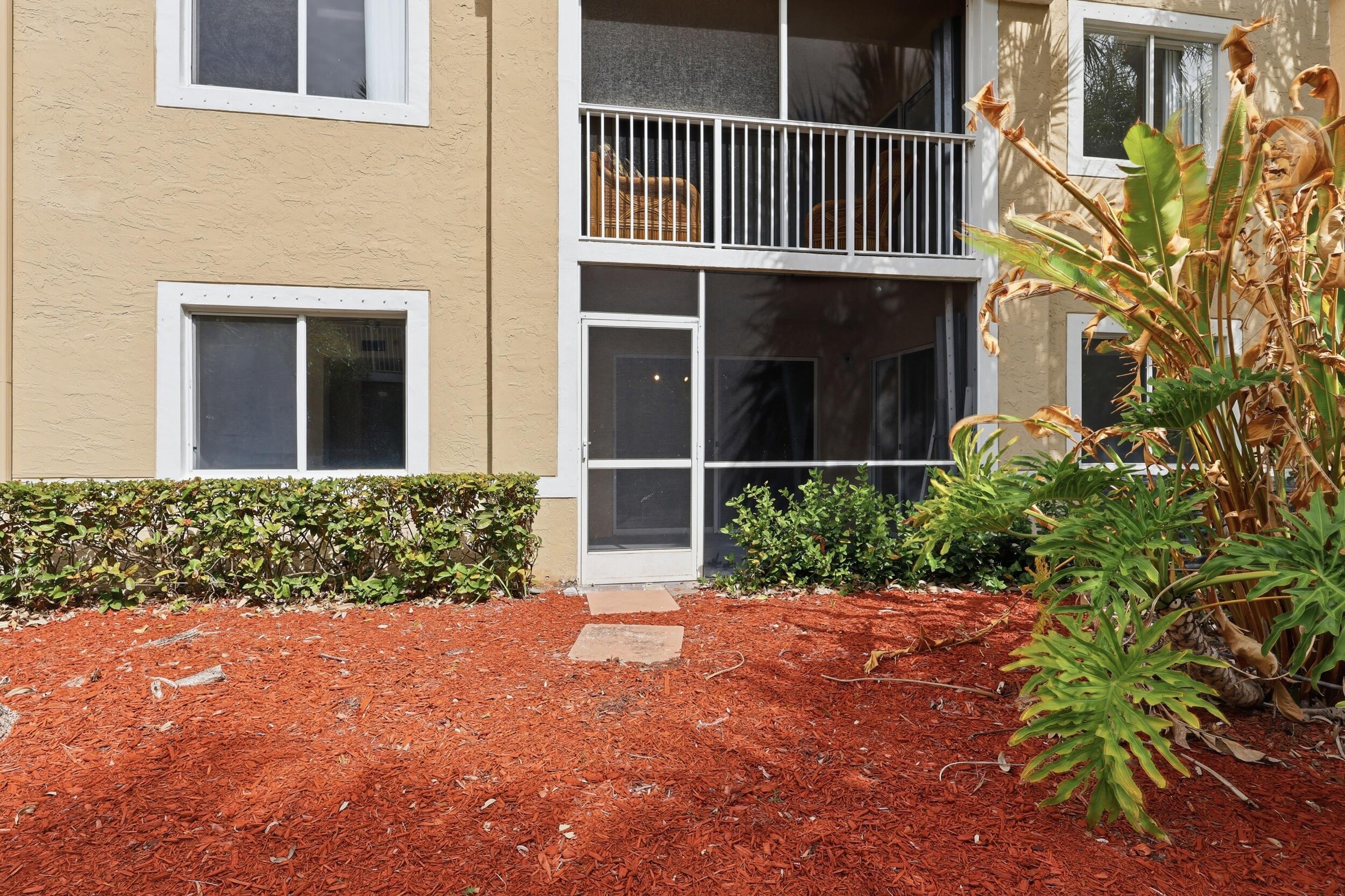 LIGHTHOUSE COVE AT TEQUESTA CONDO - Residential