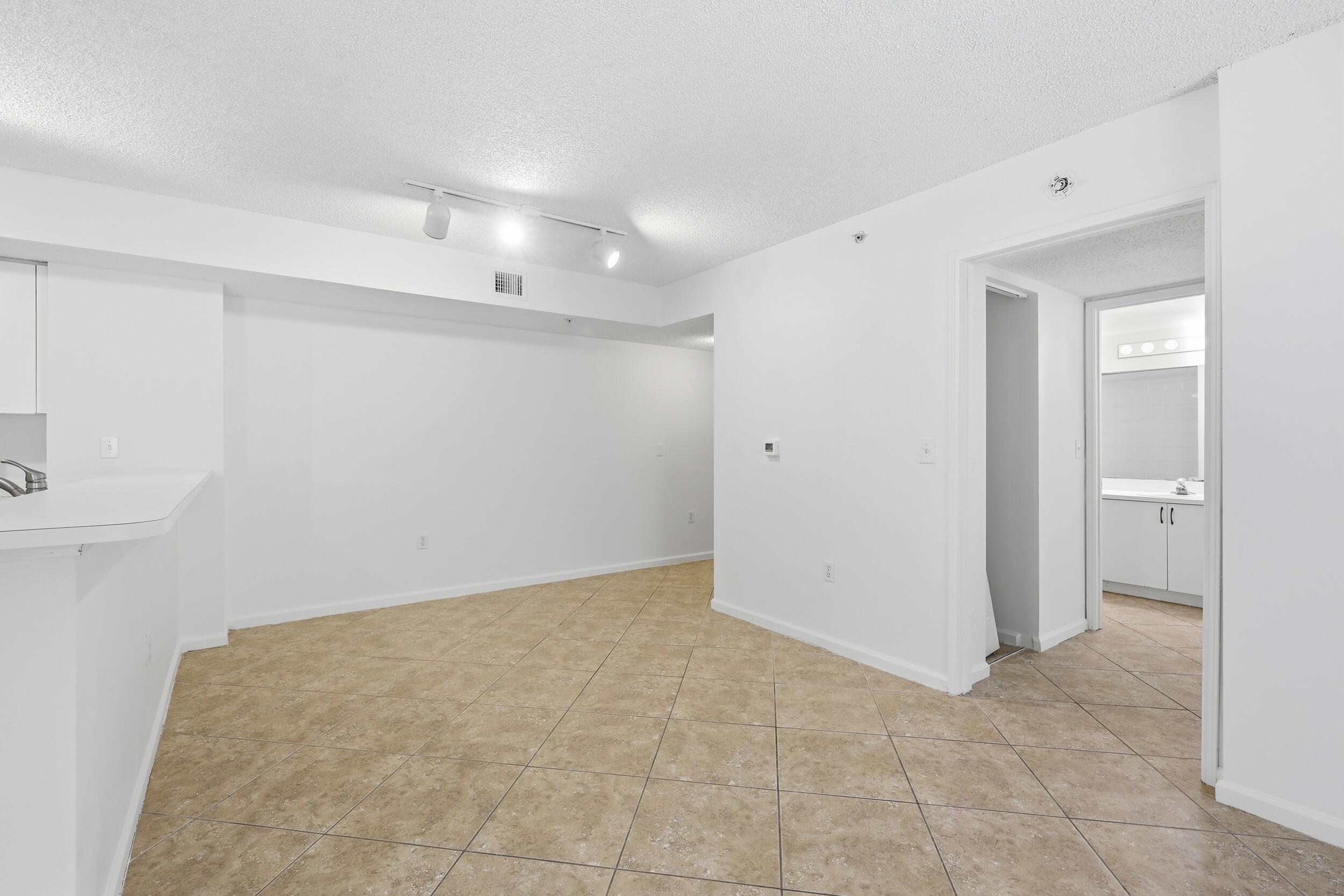 LIGHTHOUSE COVE AT TEQUESTA CONDO - Residential