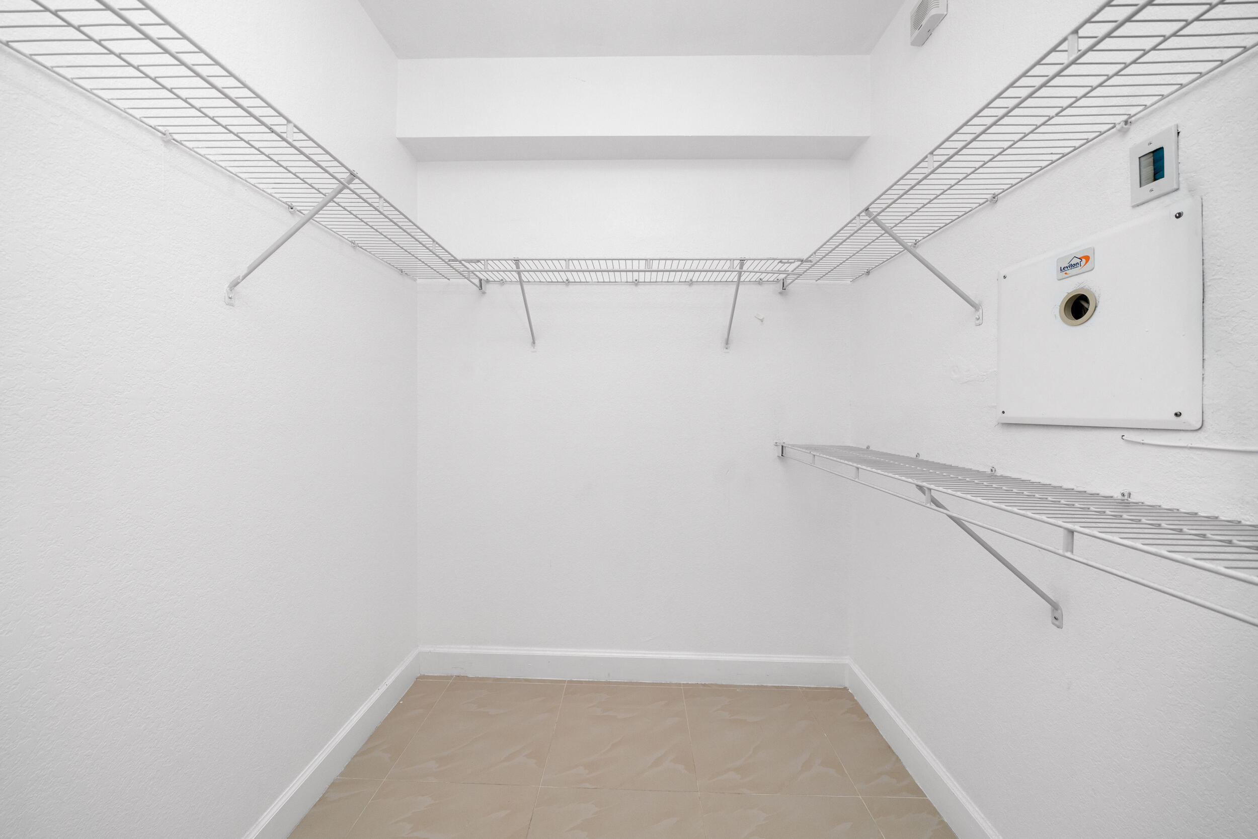 RADIUS CONDO - Residential