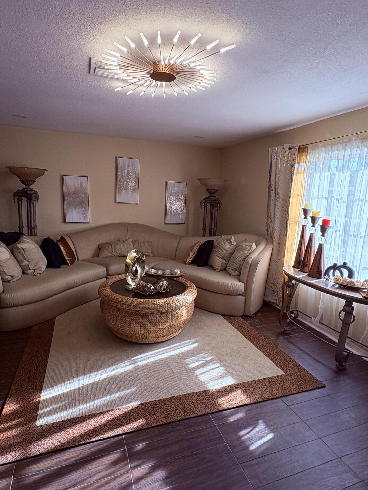 CHATELAINE - Residential